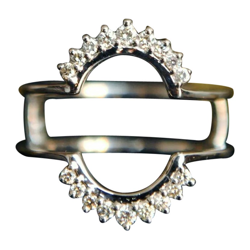 Rehausseur de bague Halo de garde ovale en or 14 carats avec diamants