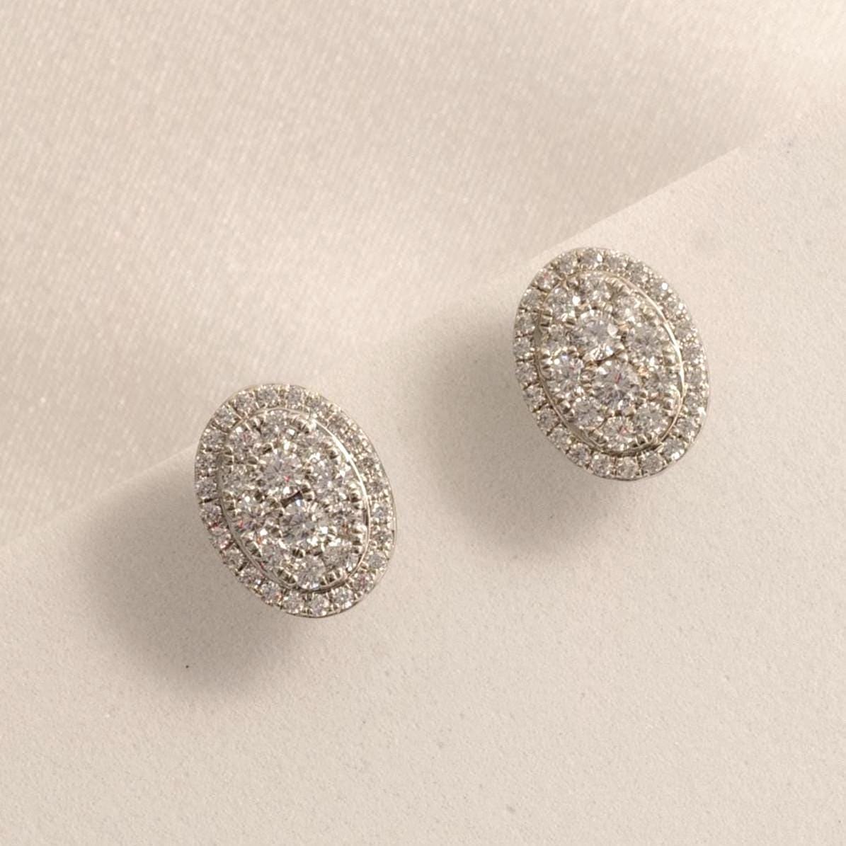 Orecchini a perno con diamante ovale a raggiera in oro massiccio 14k (certificati) In condizioni Nuovo in vendita a New Delhi, DL