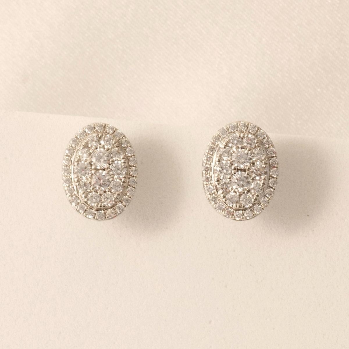 Orecchini a perno con diamante ovale a raggiera in oro massiccio 14k (certificati) in vendita 2