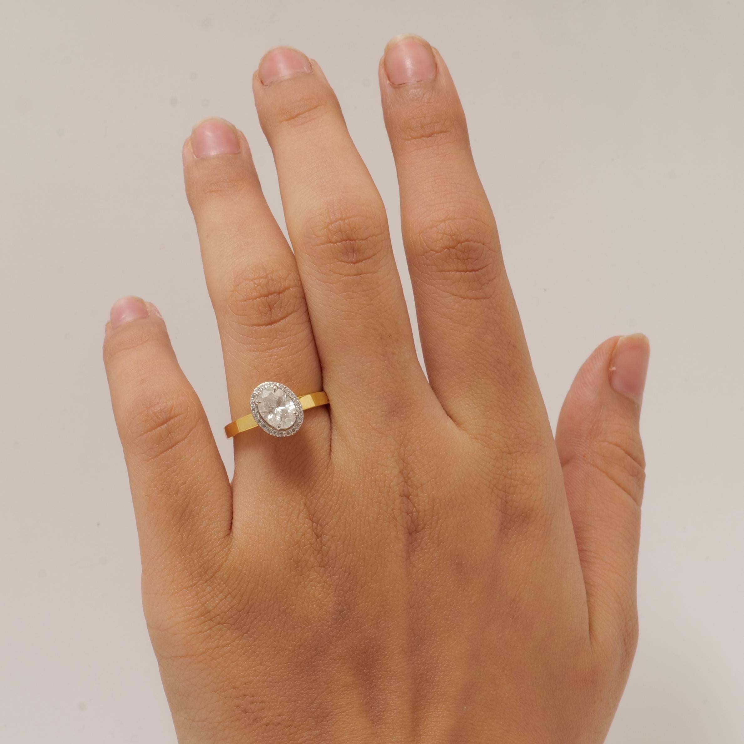 Art déco Bague en or massif 14k avec solitaire en halo ovale (certifié) en vente