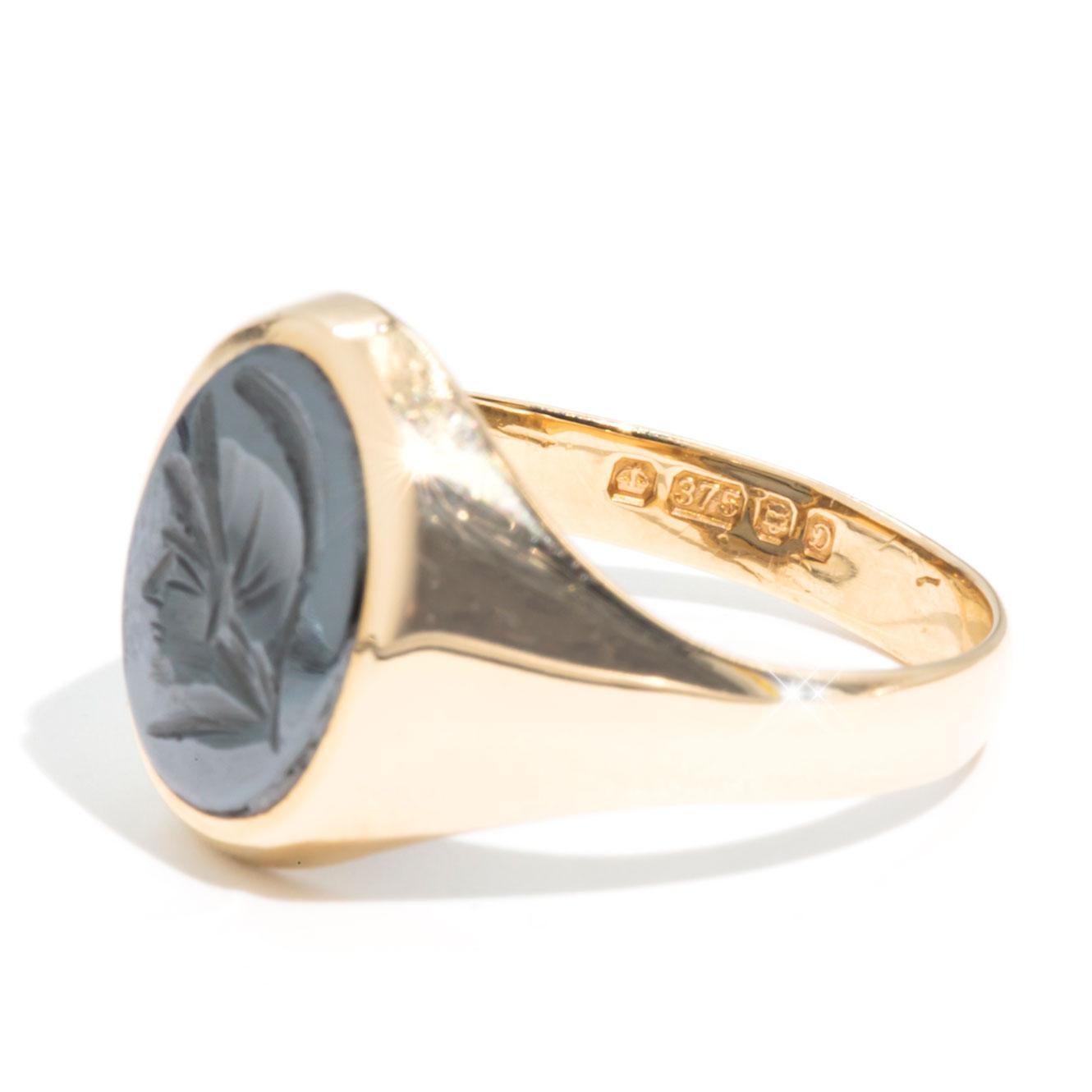 Oval Hematite 9 Carat Yellow Gold Mens Vintage Solitaire Signet Ring In Good Condition In Hamilton, AU