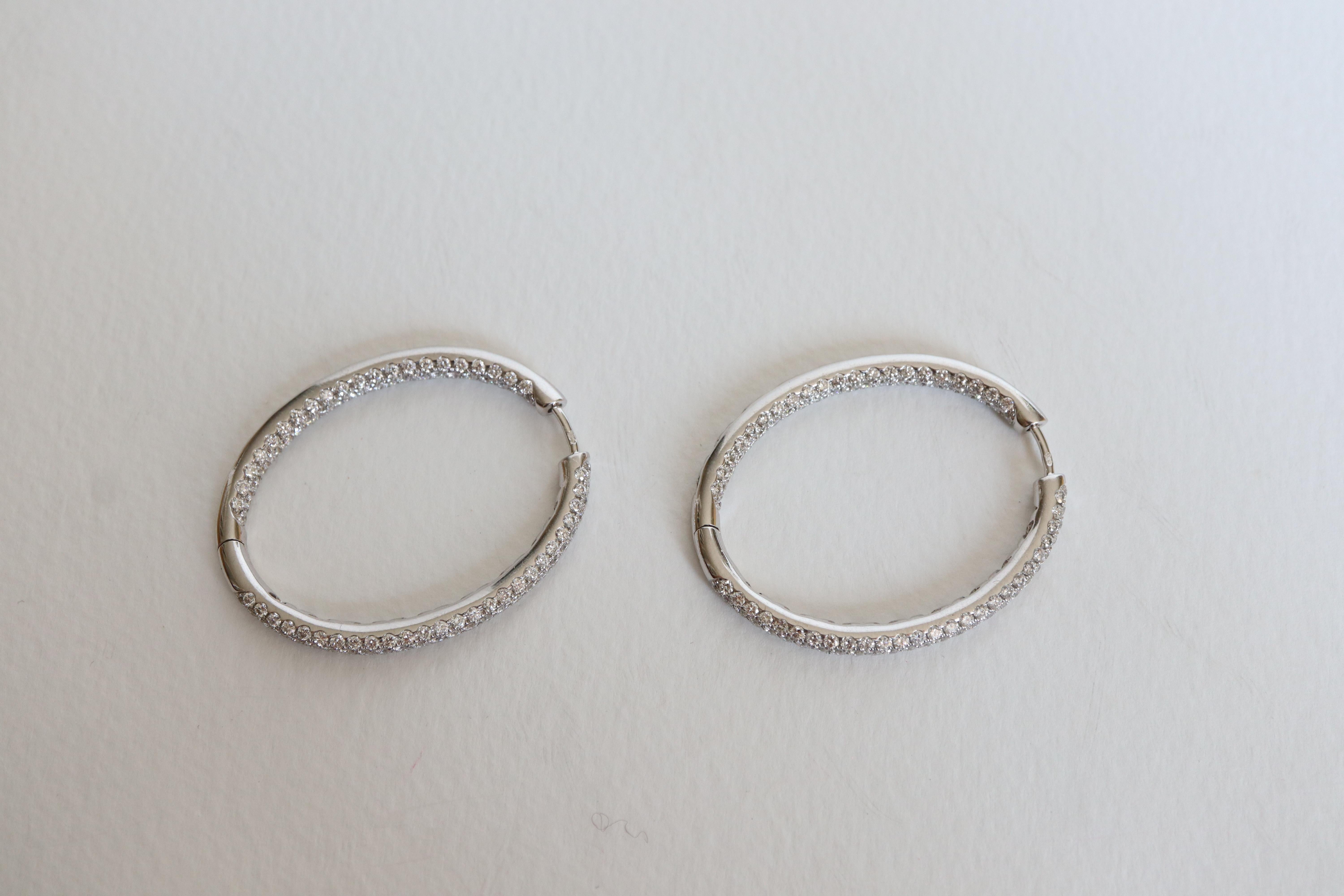 Oval Hoop Earrings in 18 Carat White Gold Set with 4 Carat of Diamonds For Sale 8