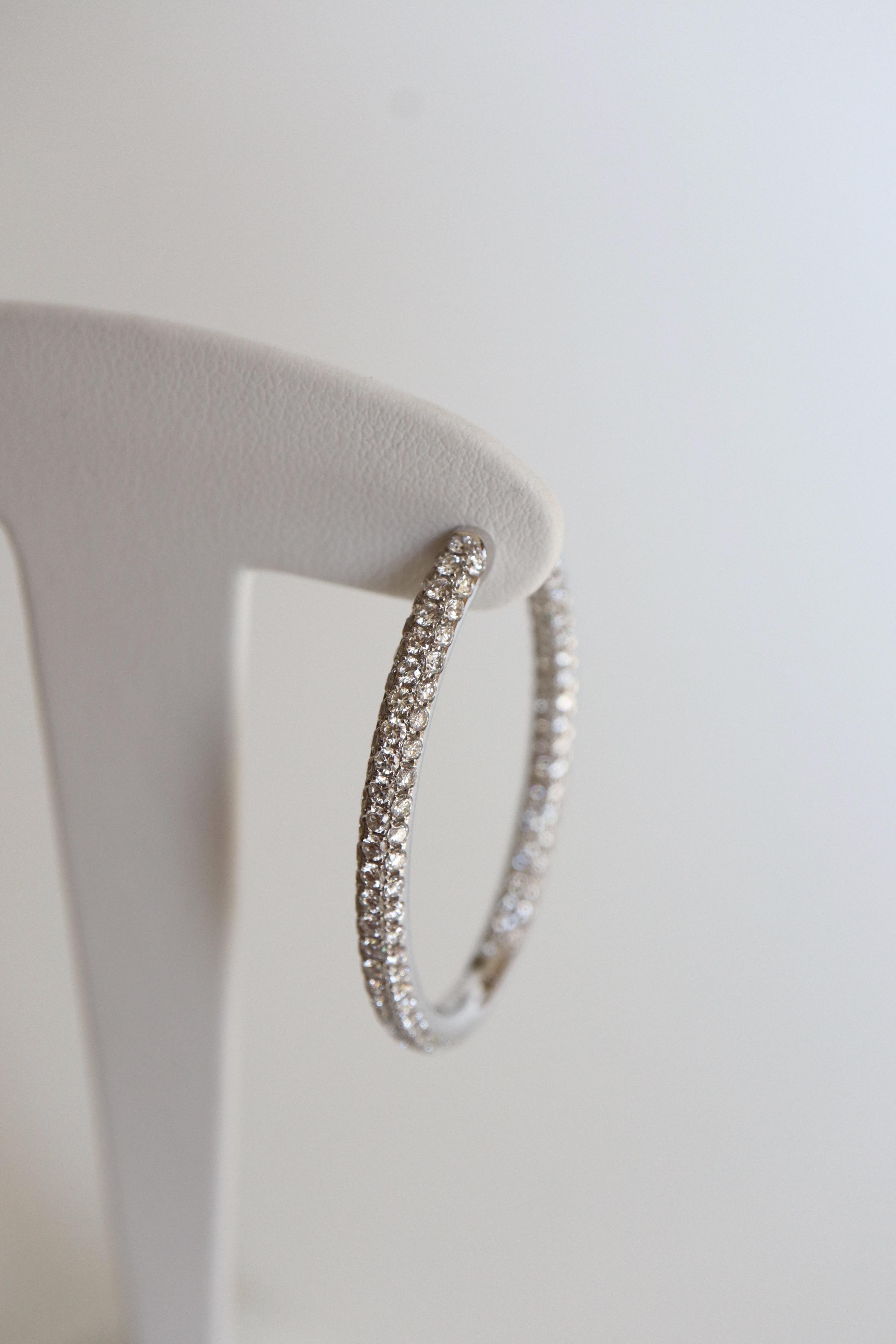 Oval Hoop Earrings in 18 Carat White Gold Set with 4 Carat of Diamonds For Sale 2