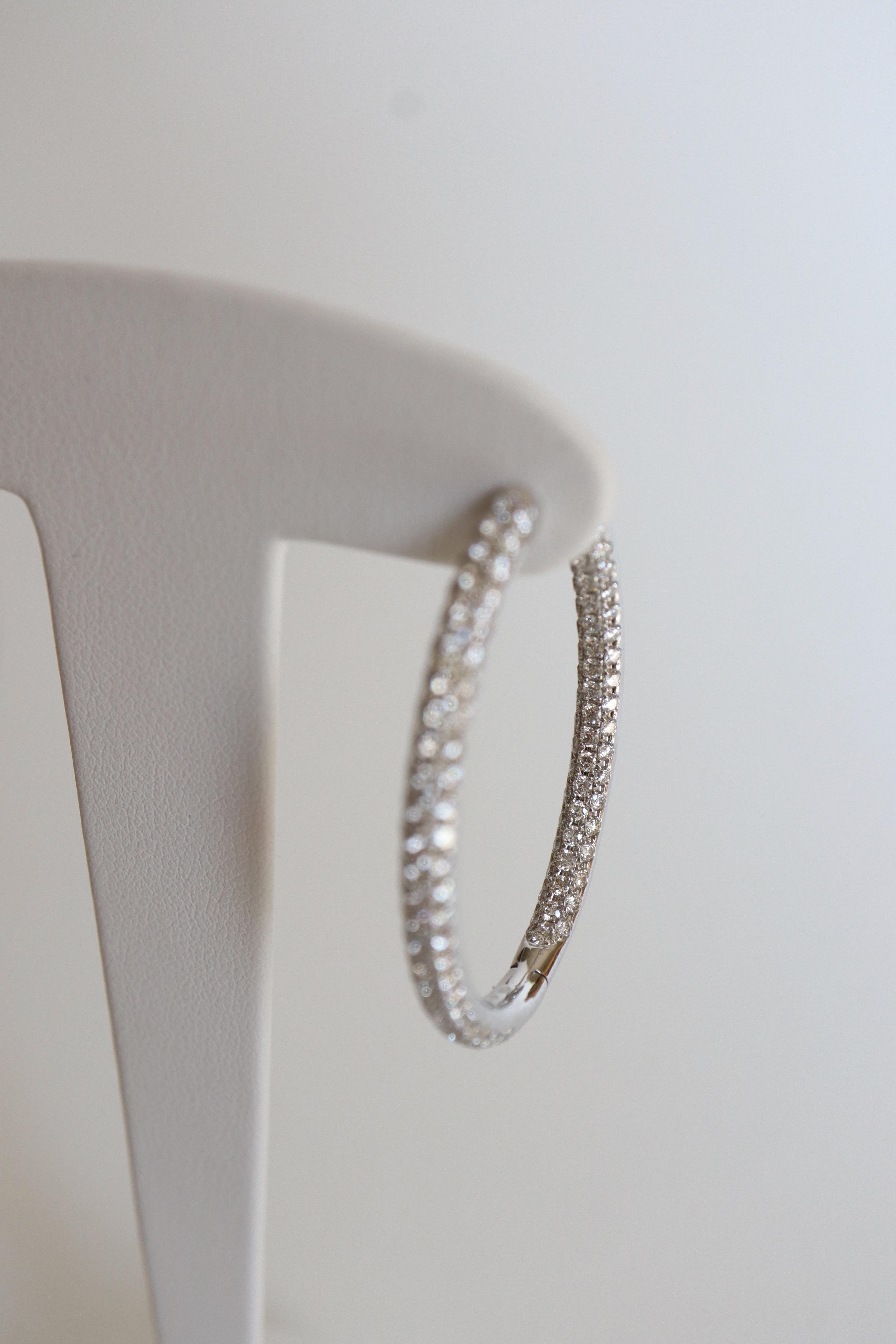 Oval Hoop Earrings in 18 Carat White Gold Set with 4 Carat of Diamonds For Sale 3