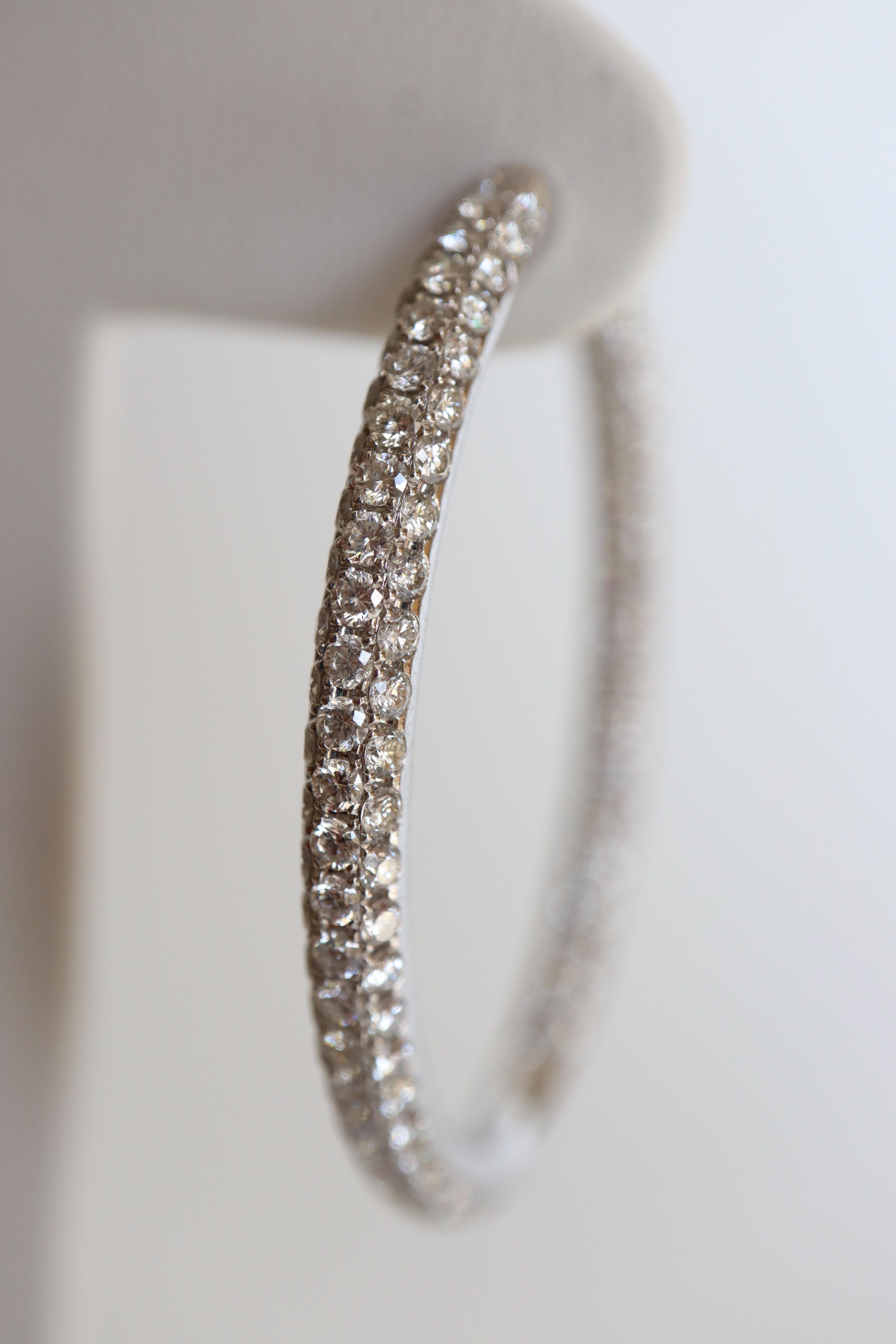 Oval Hoop Earrings in 18 Carat White Gold Set with 4 Carat of Diamonds For Sale 4