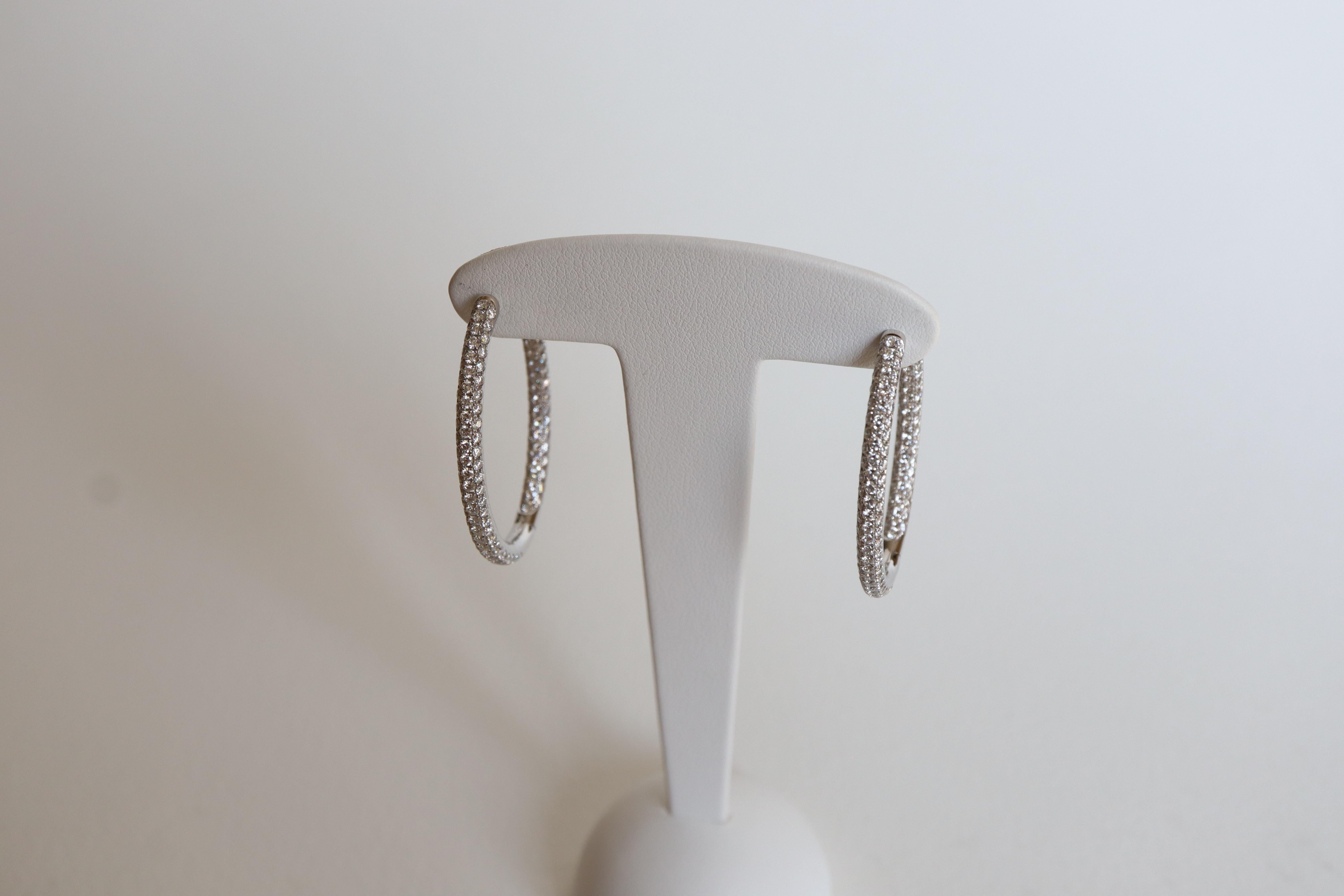 Oval Hoop Earrings in 18 Carat White Gold Set with 4 Carat of Diamonds For Sale 5