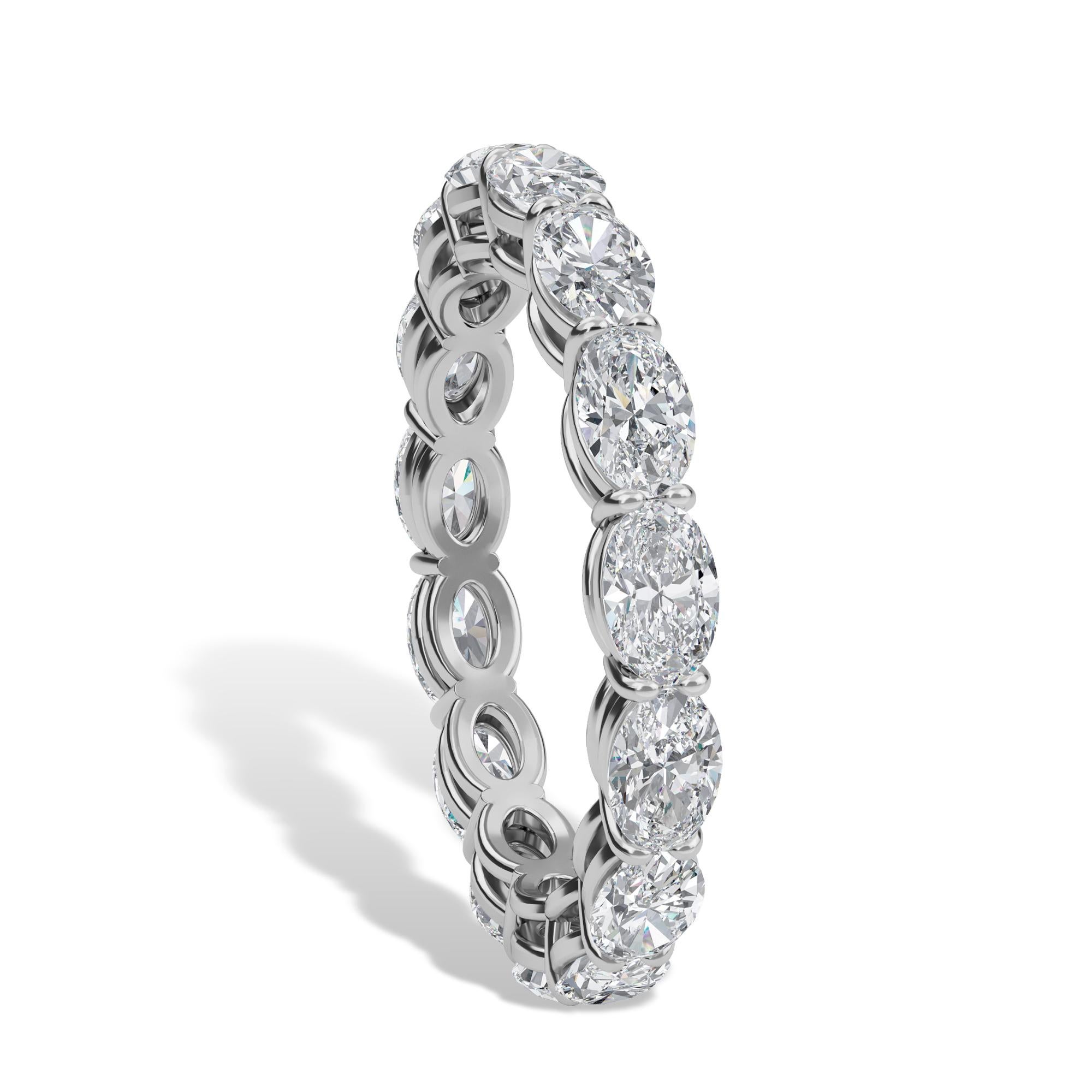 Ovaler horizontaler Diamant-Eternity-Ring, 2.90TCW (Ovalschliff) im Angebot