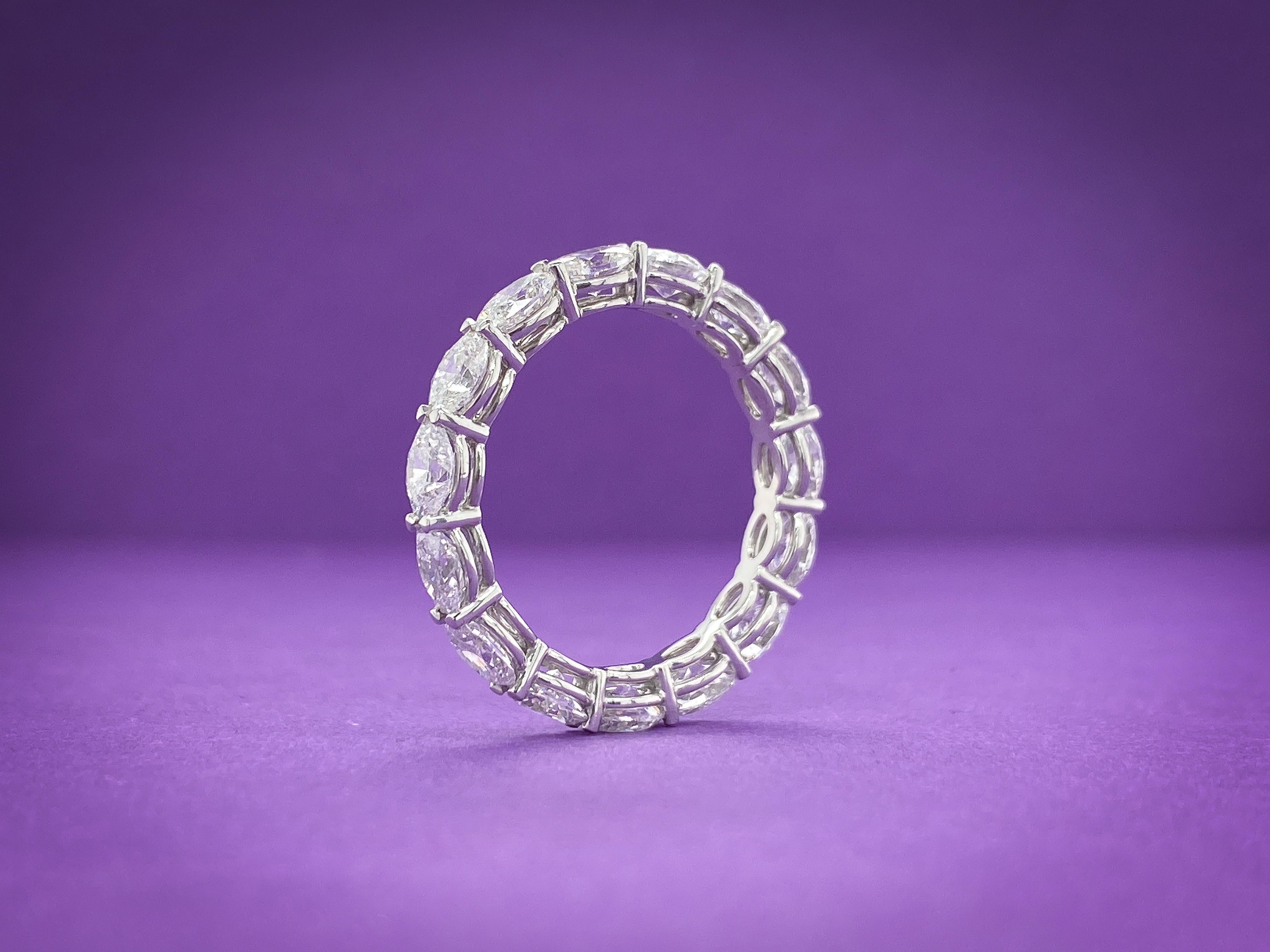 Ovaler horizontaler Diamant-Eternity-Ring, 2.90TCW im Angebot 2