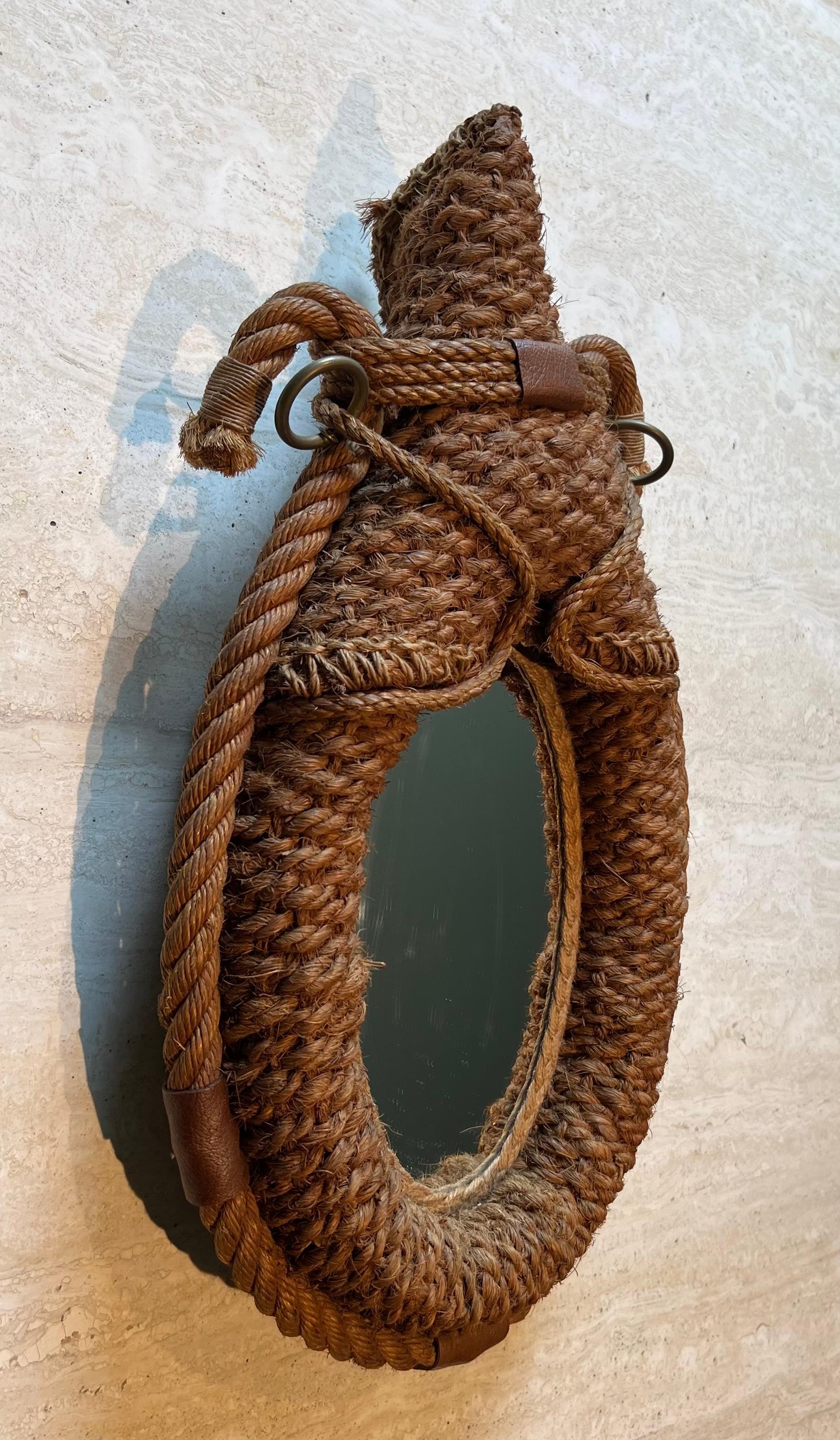 Mid-Century moderno Specchio ovale con collare di cavallo in corda e pelle di Audoux Minet in vendita