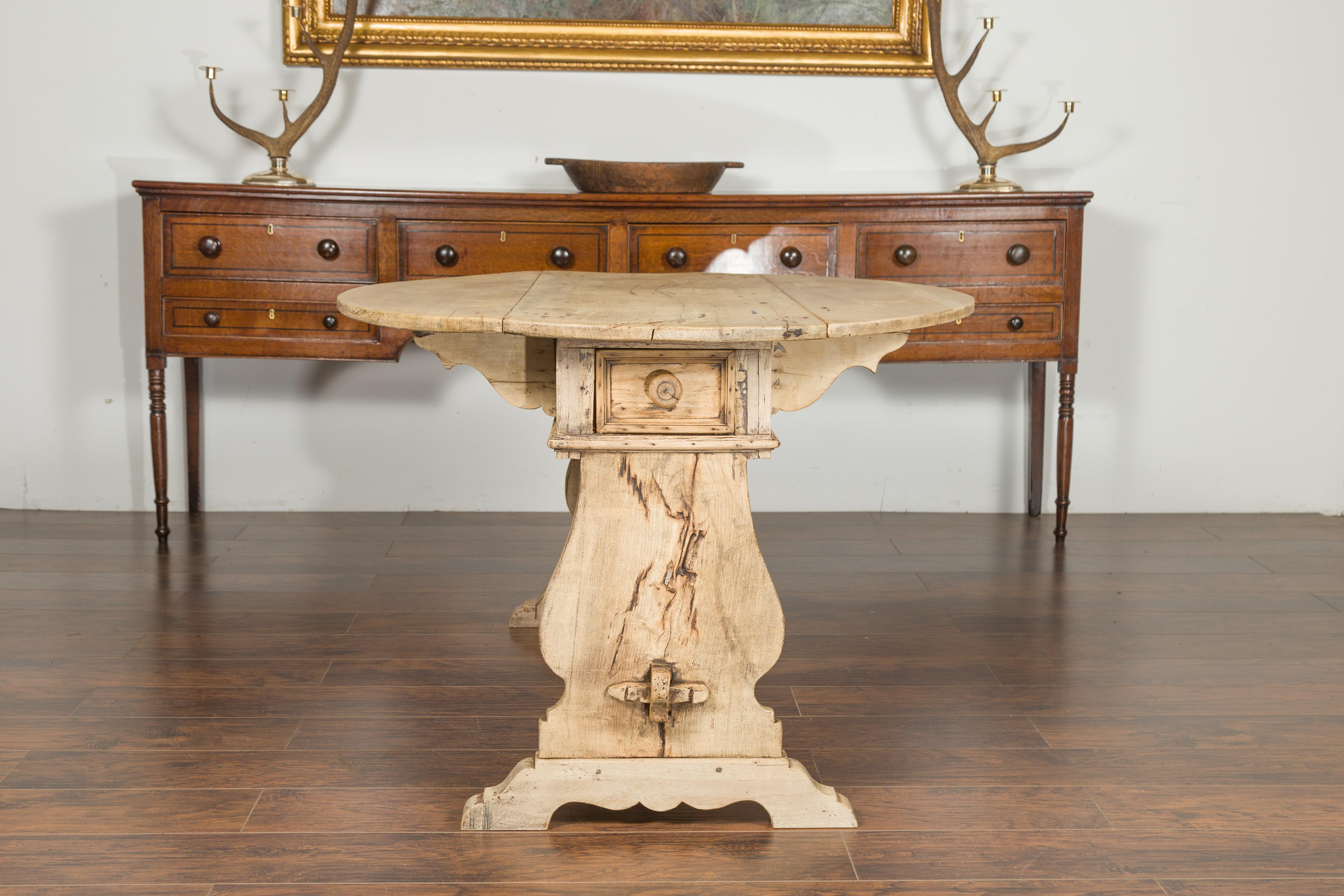 Oval Italian 1800s Bleached Walnut Drop-Leaf Trestle Table with Drawers For Sale 4