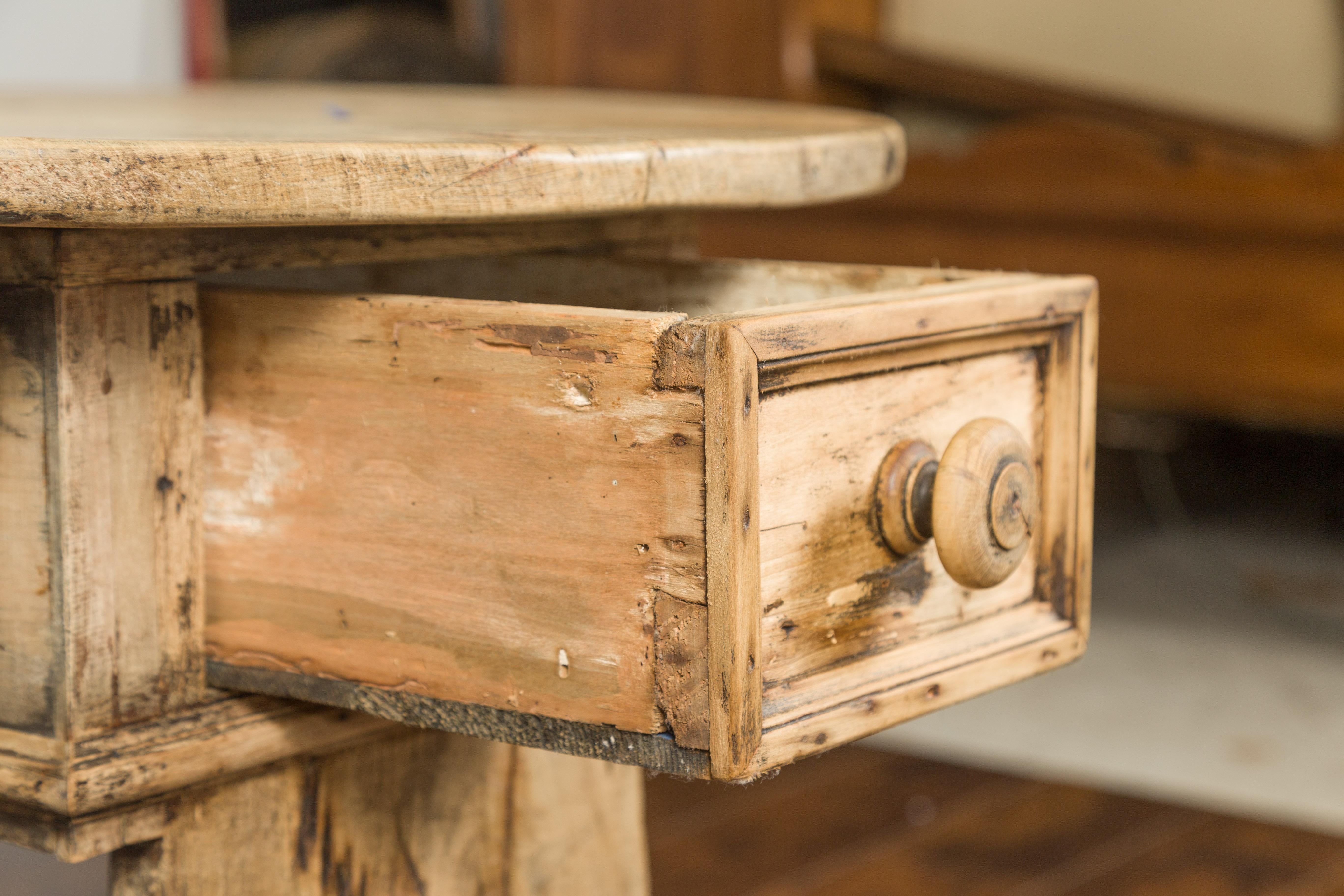Ovaler italienischer Trestle-Tisch aus gebleichtem Nussbaumholz mit Schubladen, 1800er Jahre im Angebot 7