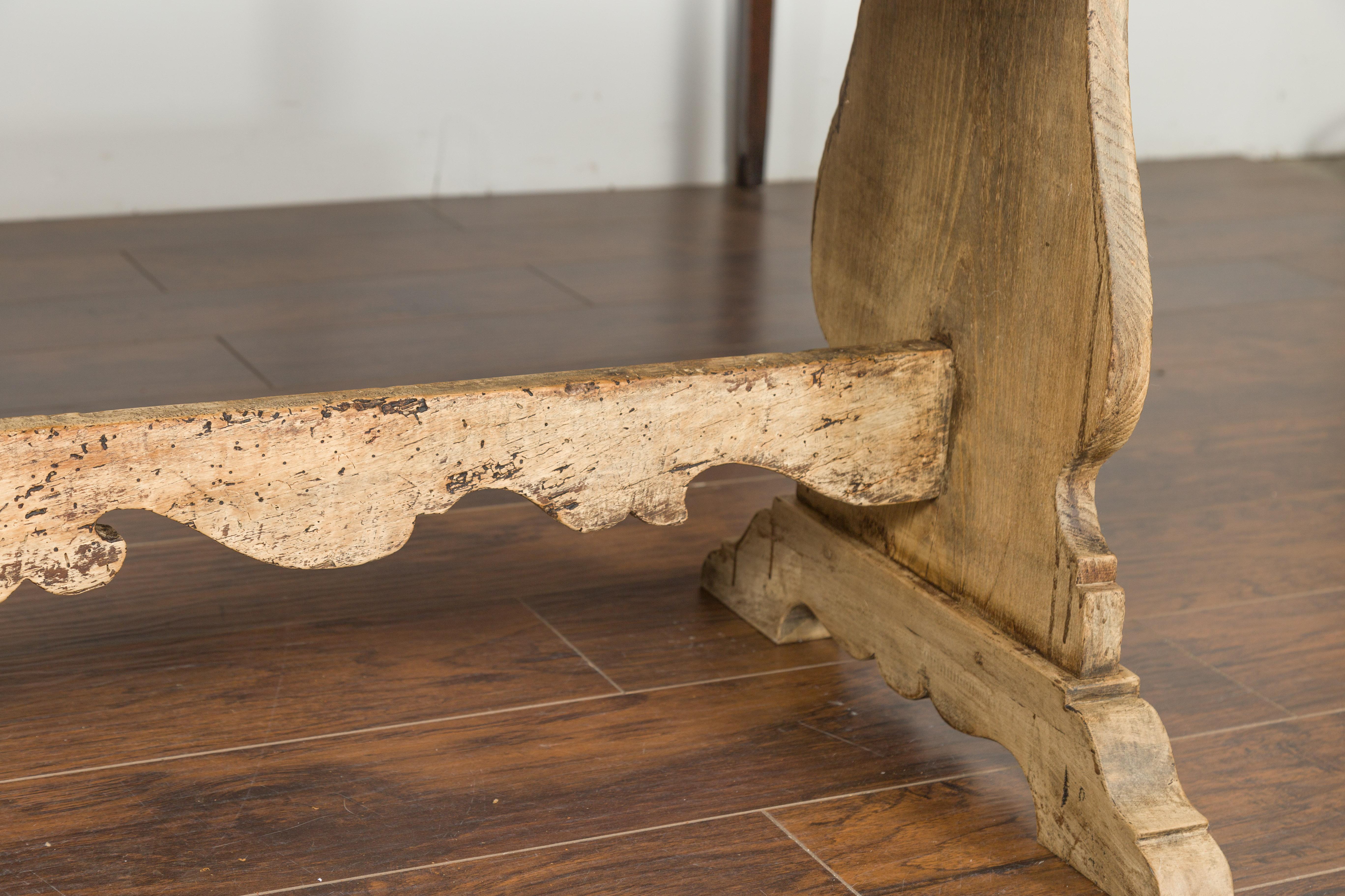 Ovaler italienischer Trestle-Tisch aus gebleichtem Nussbaumholz mit Schubladen, 1800er Jahre im Angebot 1