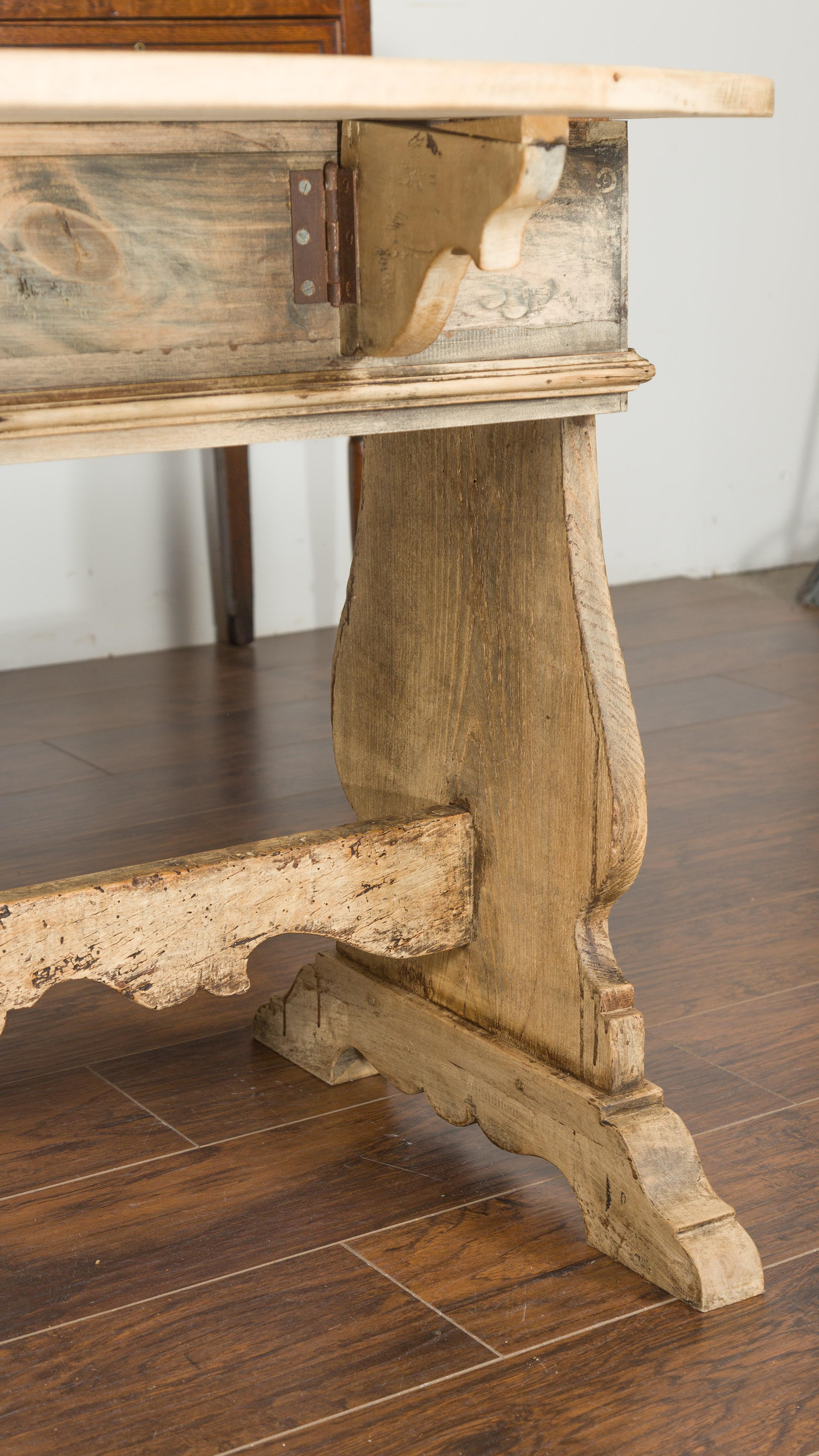 Ovaler italienischer Trestle-Tisch aus gebleichtem Nussbaumholz mit Schubladen, 1800er Jahre im Angebot 2