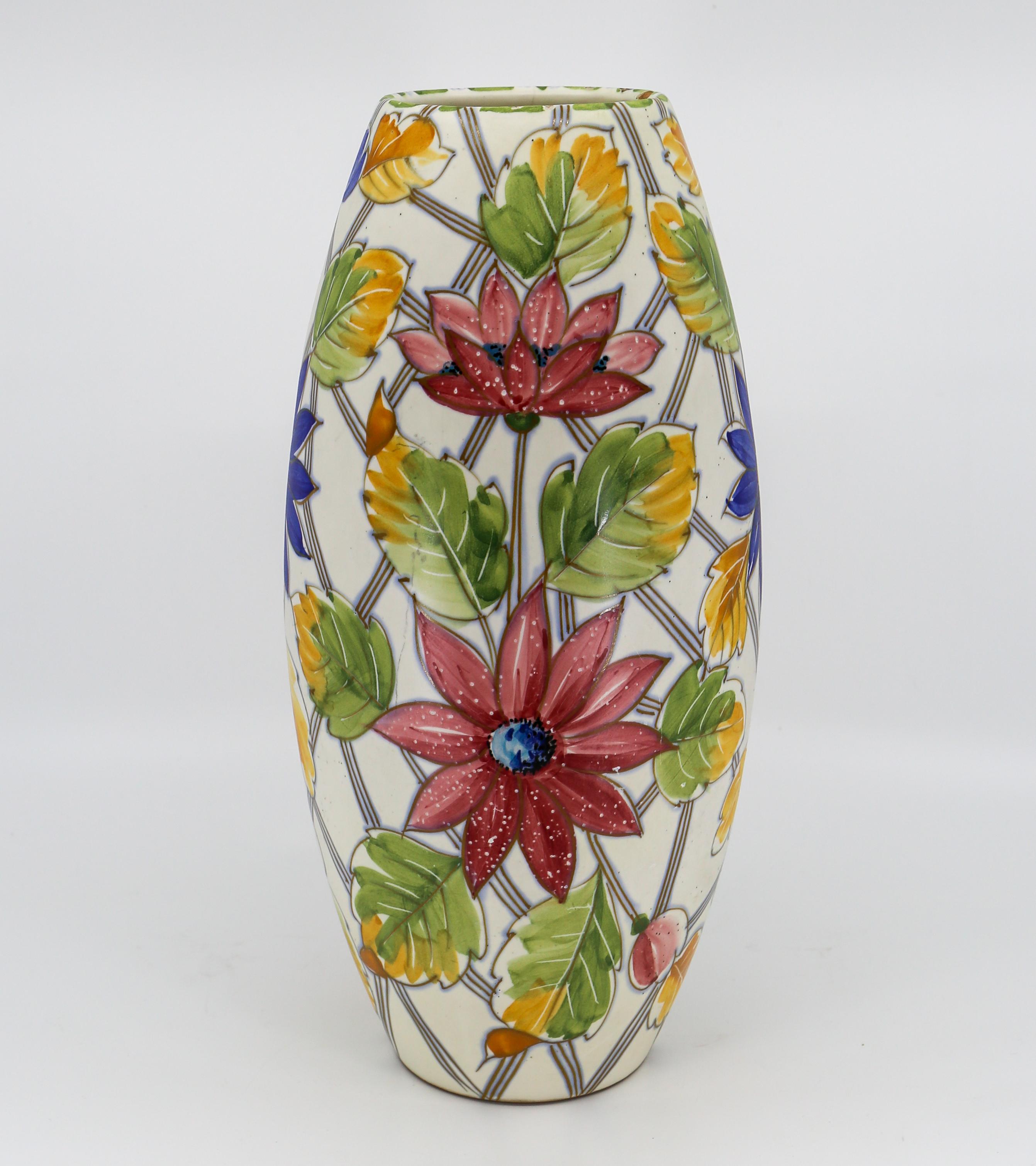 Oval Italian Vase with Floral Motif In Good Condition For Sale In Antwerp, BE