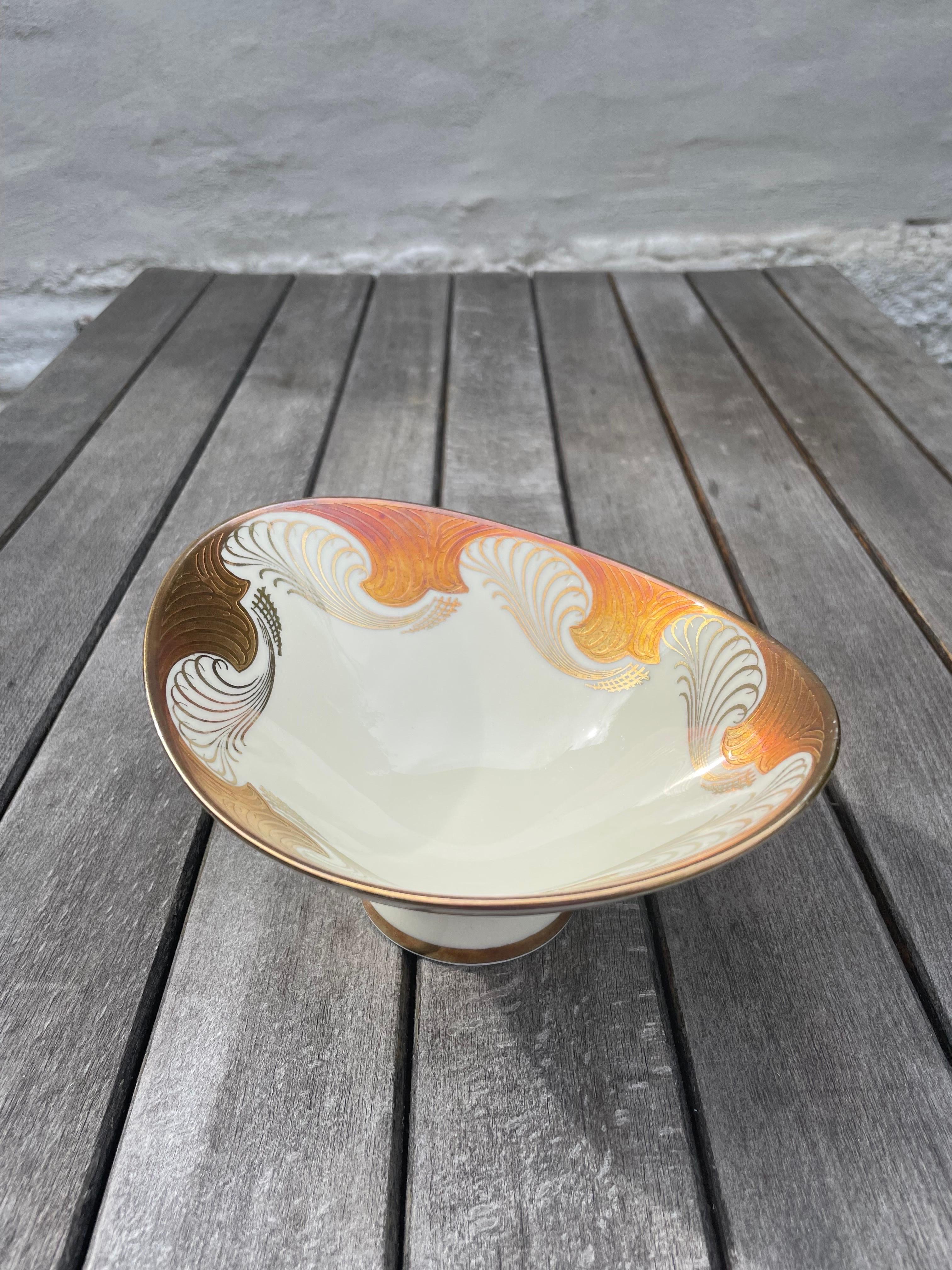 Mid-Century Modern Alka Kunst Bavaria Oval Ivory White Golden Decorative Porcelain Bowl, 1960s For Sale