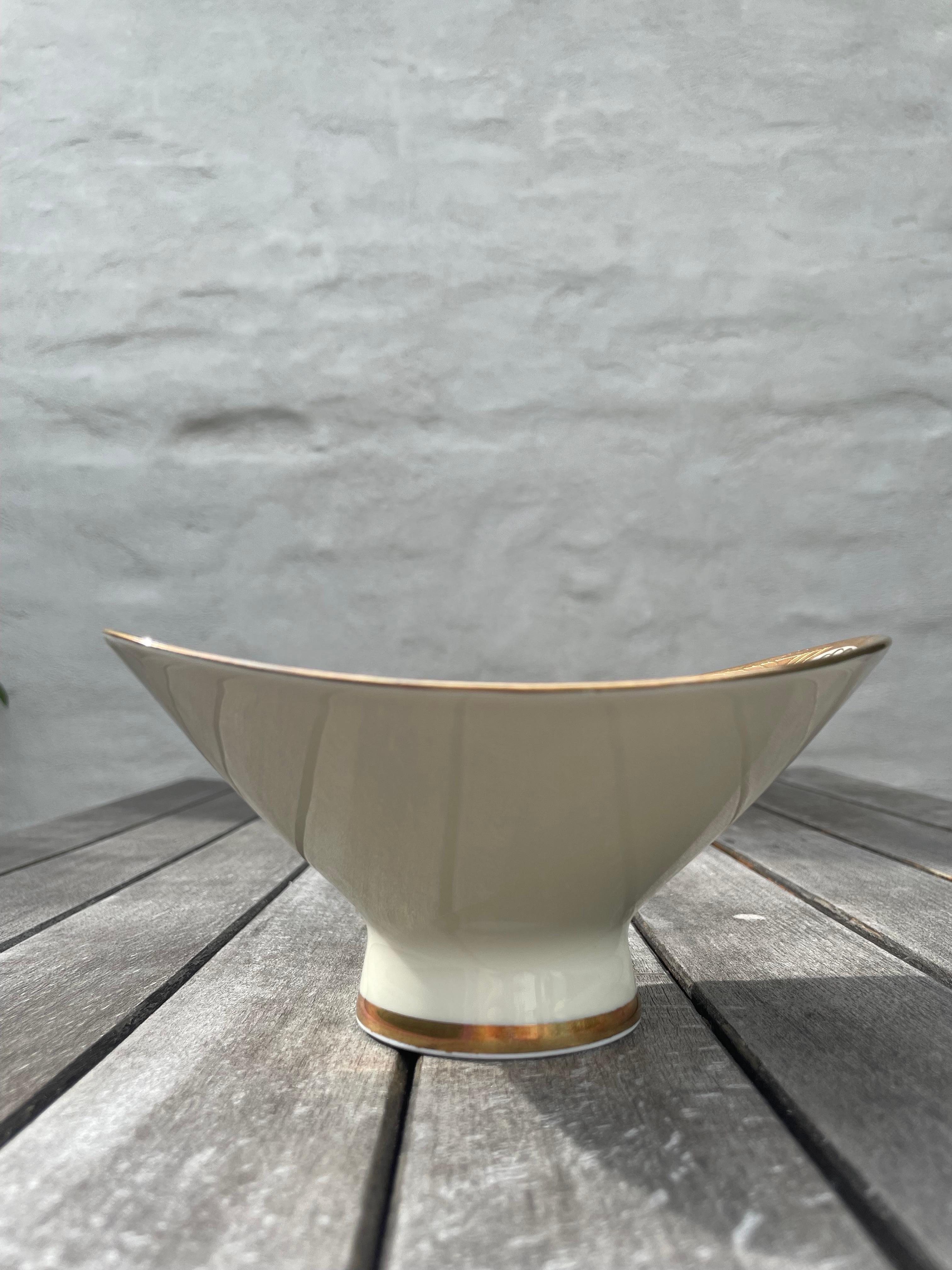 Alka Kunst Bavaria Oval Ivory White Golden Decorative Porcelain Bowl, 1960s In Good Condition For Sale In Copenhagen, DK
