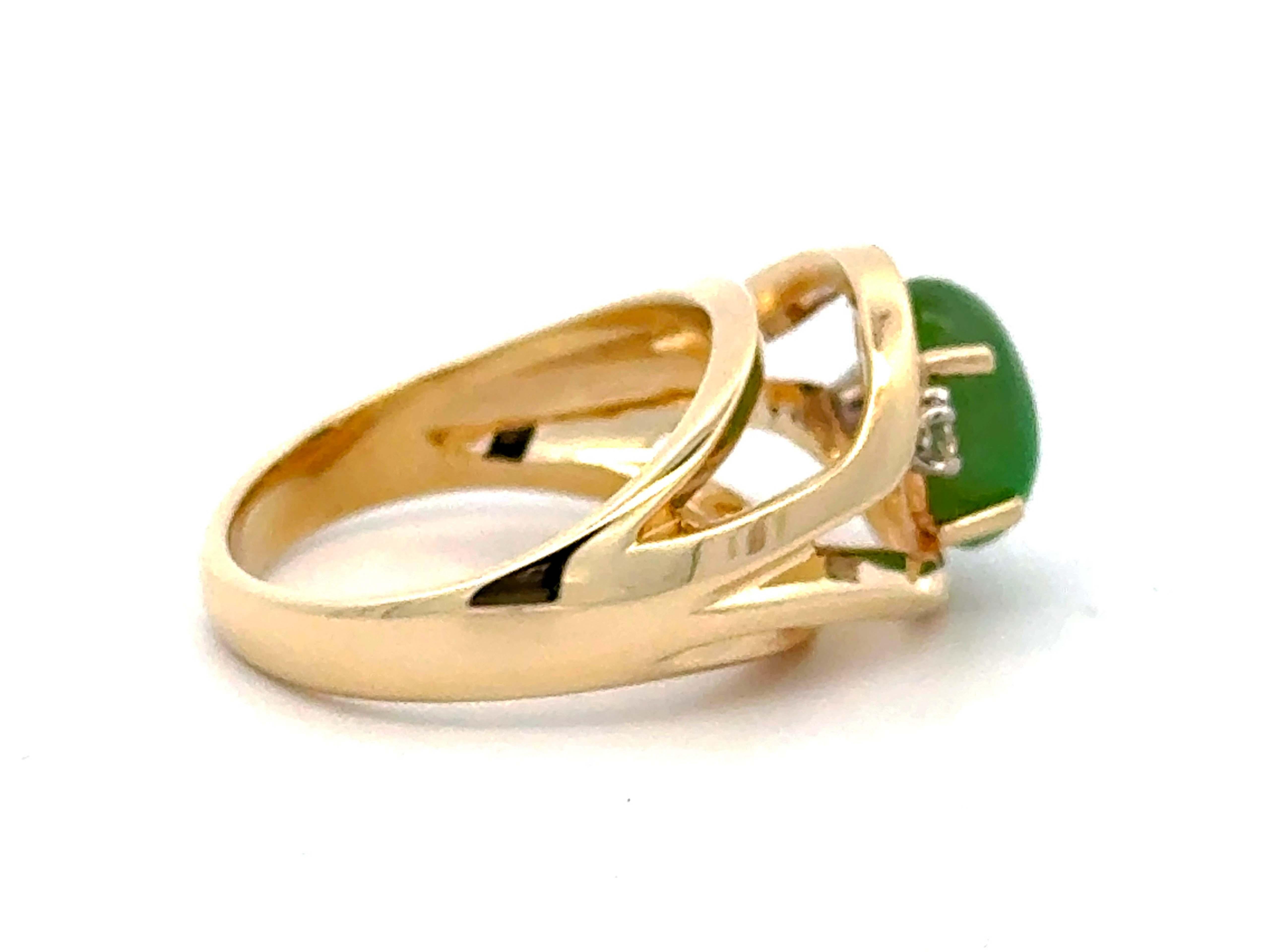 Oval Jade Cabochon Diamond Ring 14K Yellow Gold In Excellent Condition For Sale In Honolulu, HI