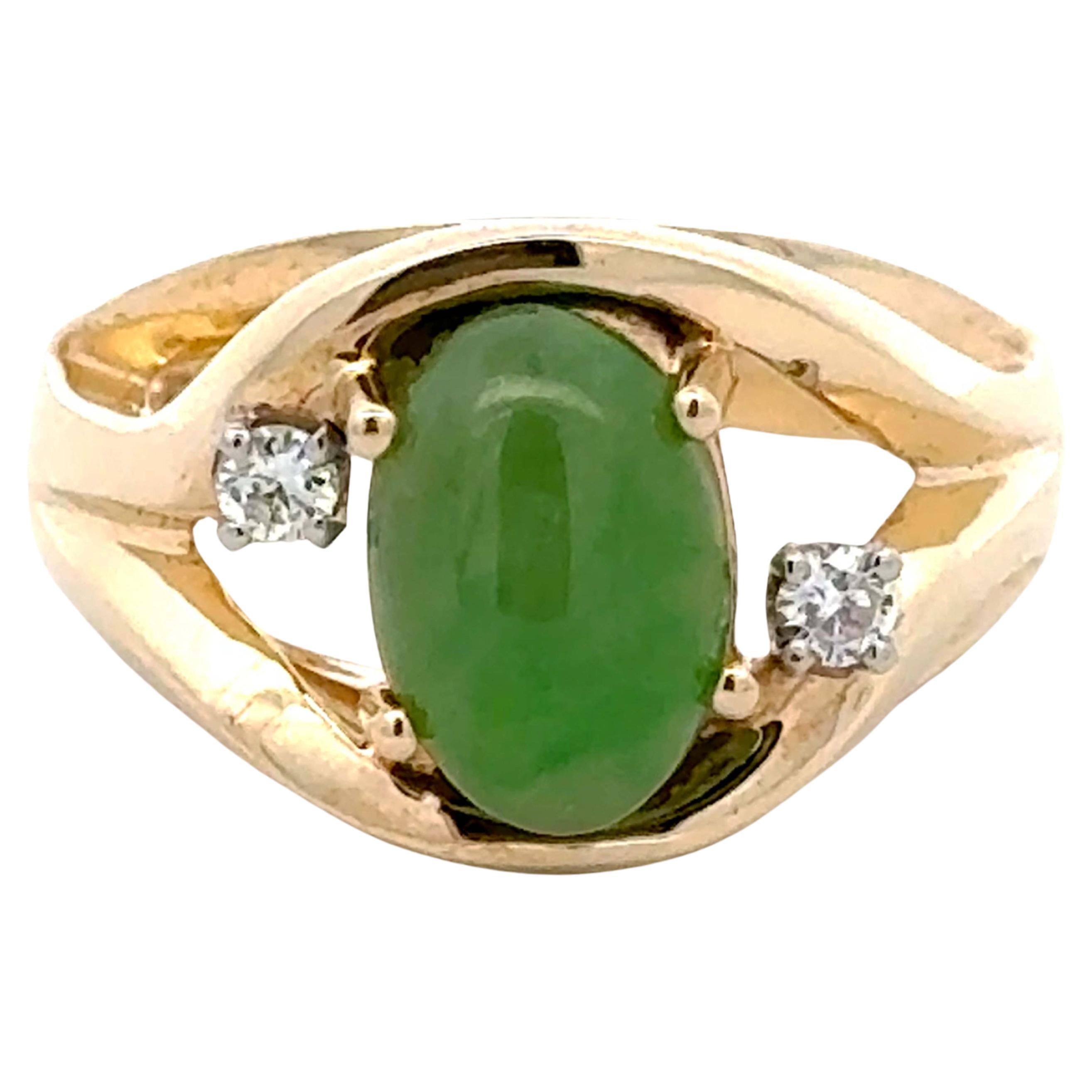Ovaler Jade Cabochon Diamantring 14K Gelbgold