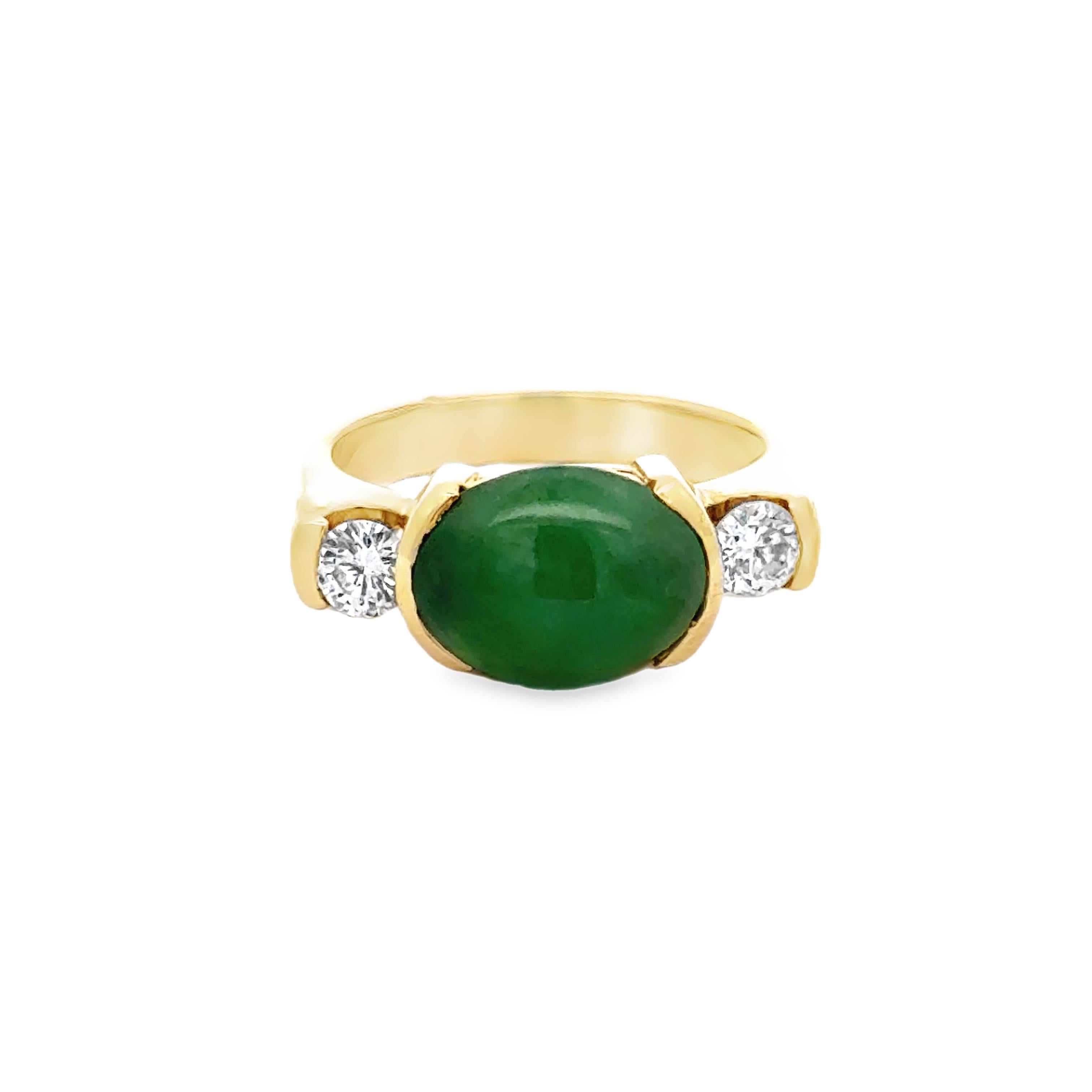 Oval Jade, Diamond and 14K Yellow Gold Statement Ring In Good Condition For Sale In Derby, NY