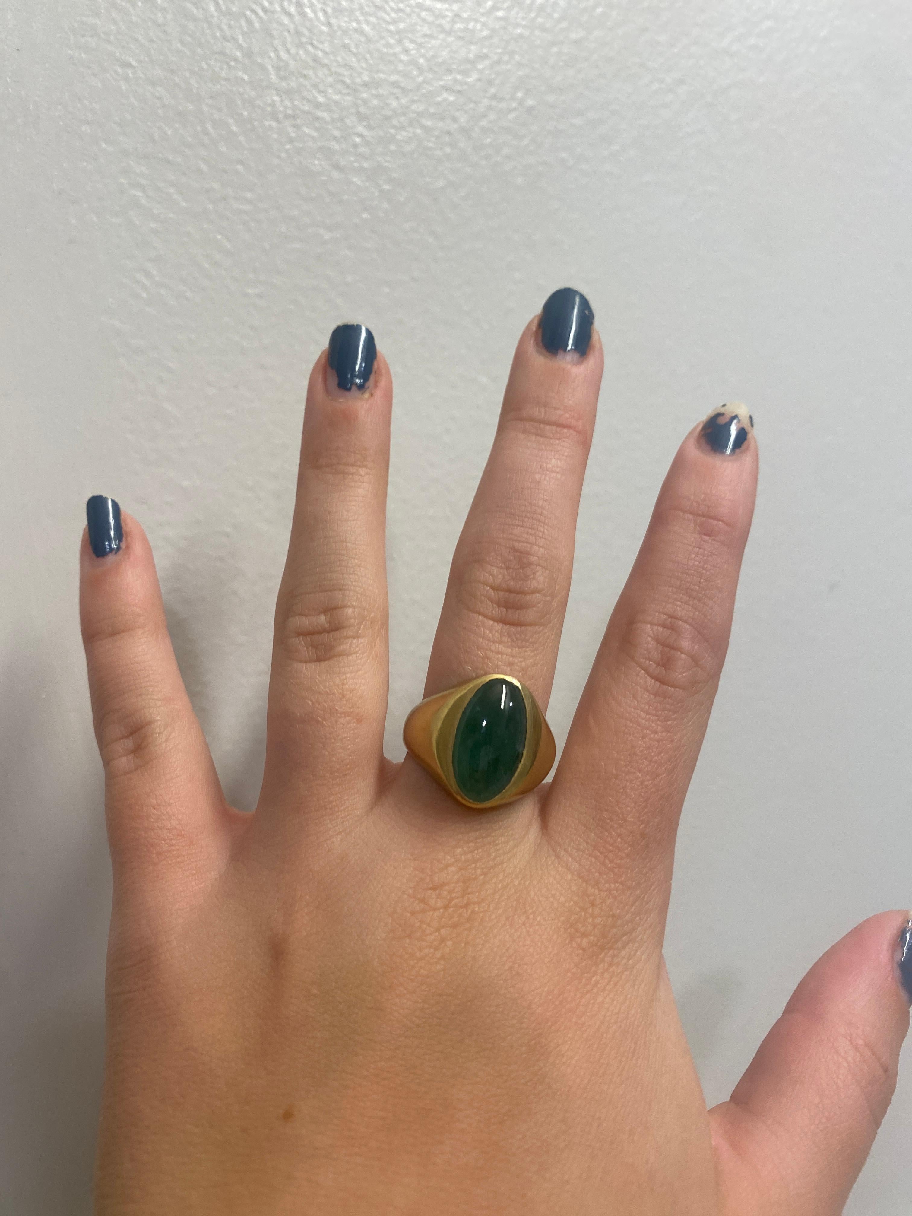 Oval Jadeite Jade Signet Ring, 14K Yellow Gold, Ring Size 9, Green Jade Ring In Good Condition For Sale In McLeansville, NC