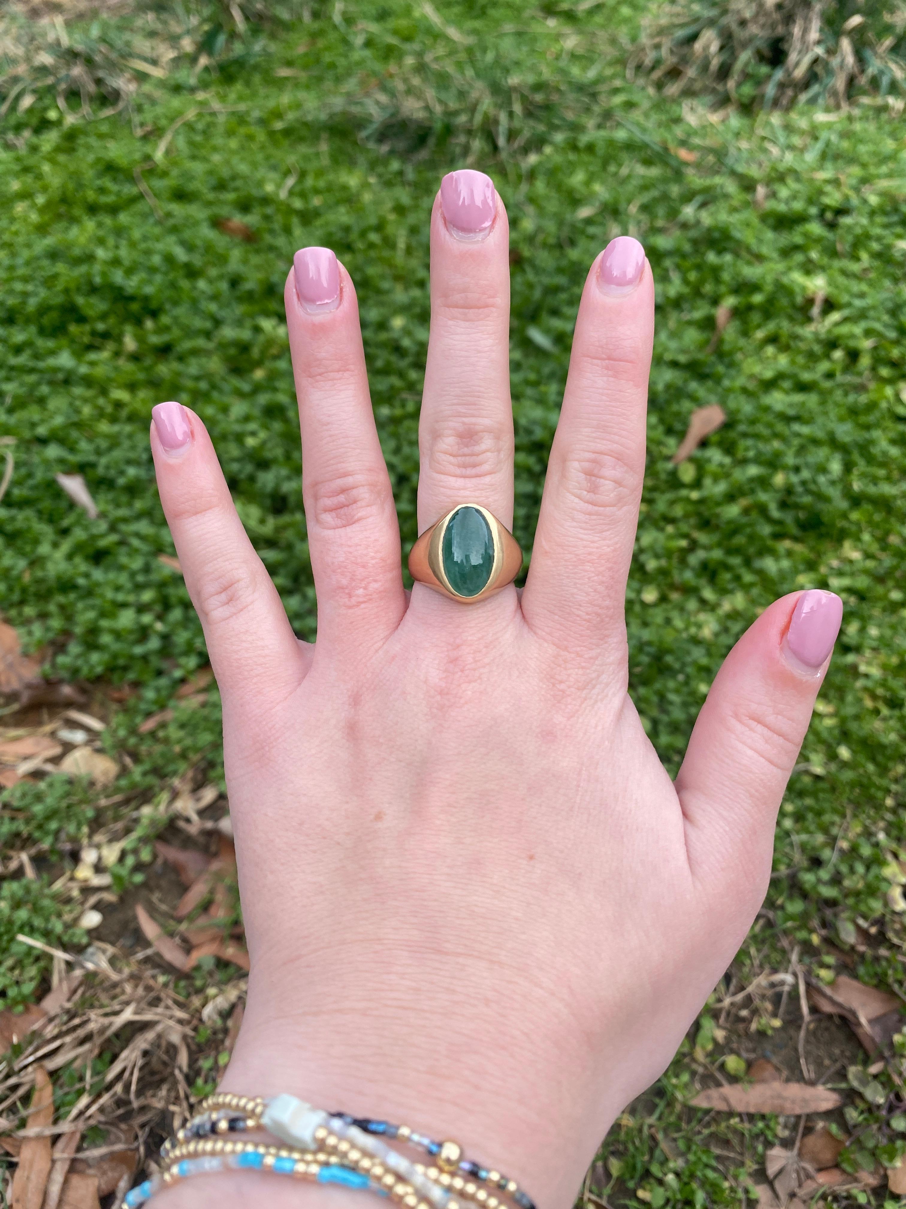 Oval Jadeite Jade Signet Ring, 14K Yellow Gold, Ring Size 9, Green Jade Ring In Good Condition For Sale In McLeansville, NC