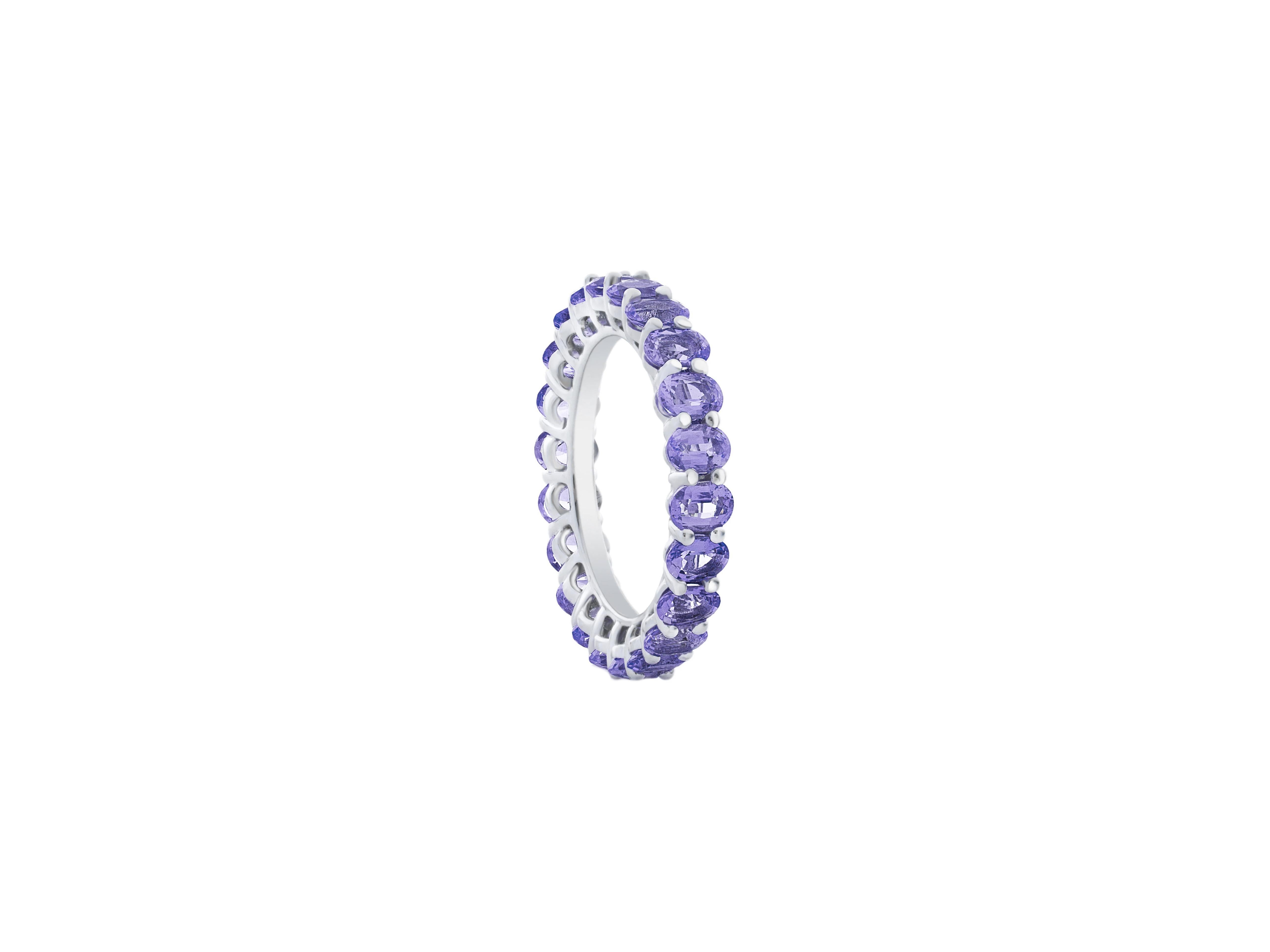 Ovaler Lab Amethyst-Ehering in voller Eternity. (Ovalschliff) im Angebot
