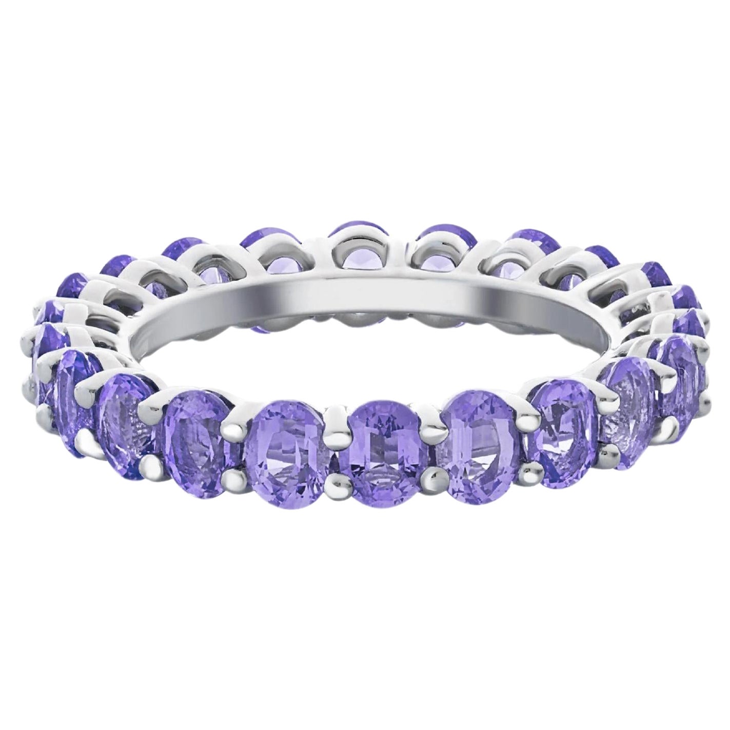 Ovaler Lab Amethyst-Ehering in voller Eternity.