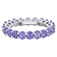 Ovaler Lab Amethyst-Ehering in voller Eternity.