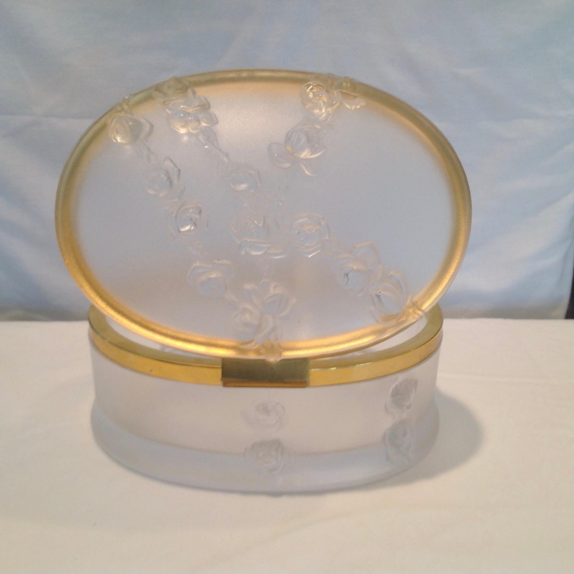 Oval Lalique Hinged Box with Gilt Metal Mounts 5