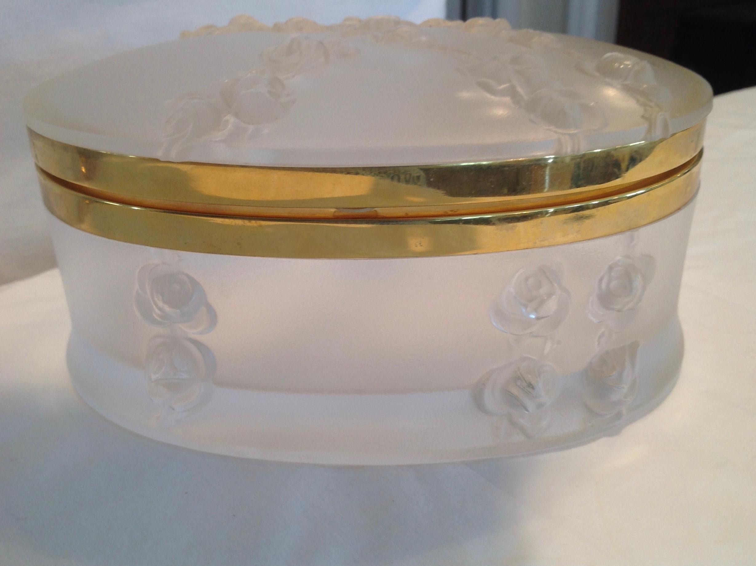 Oval Lalique Hinged Box with Gilt Metal Mounts In Good Condition In West Palm Beach, FL