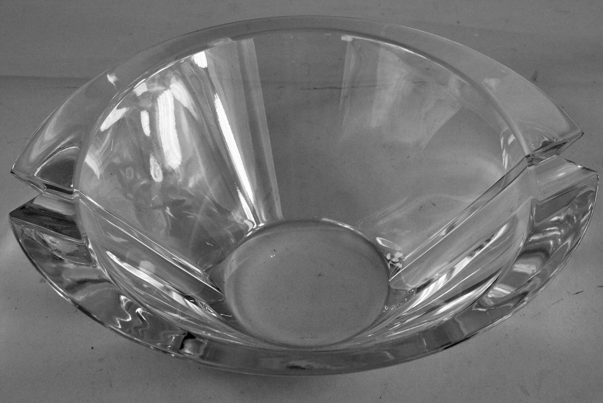 Oval Lead Crystal Bowl In Good Condition For Sale In Douglas Manor, NY