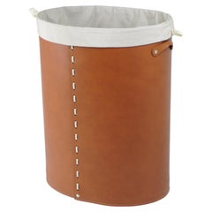 Cesto portabiancheria ovale in pelle ARPEA di Limac Design, stile moderno