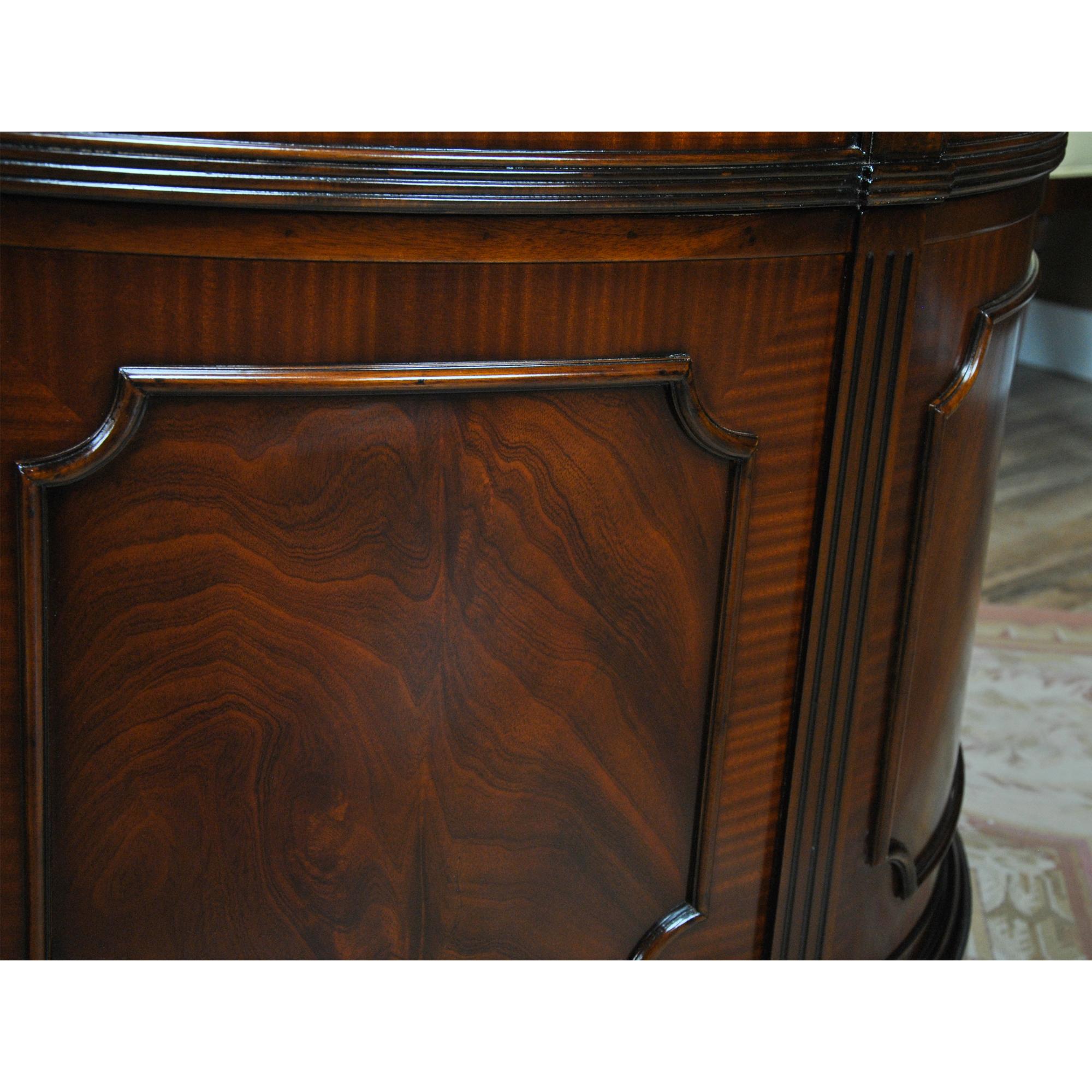 Oval Leather Top Desk with Privacy Panel In New Condition For Sale In Annville, PA