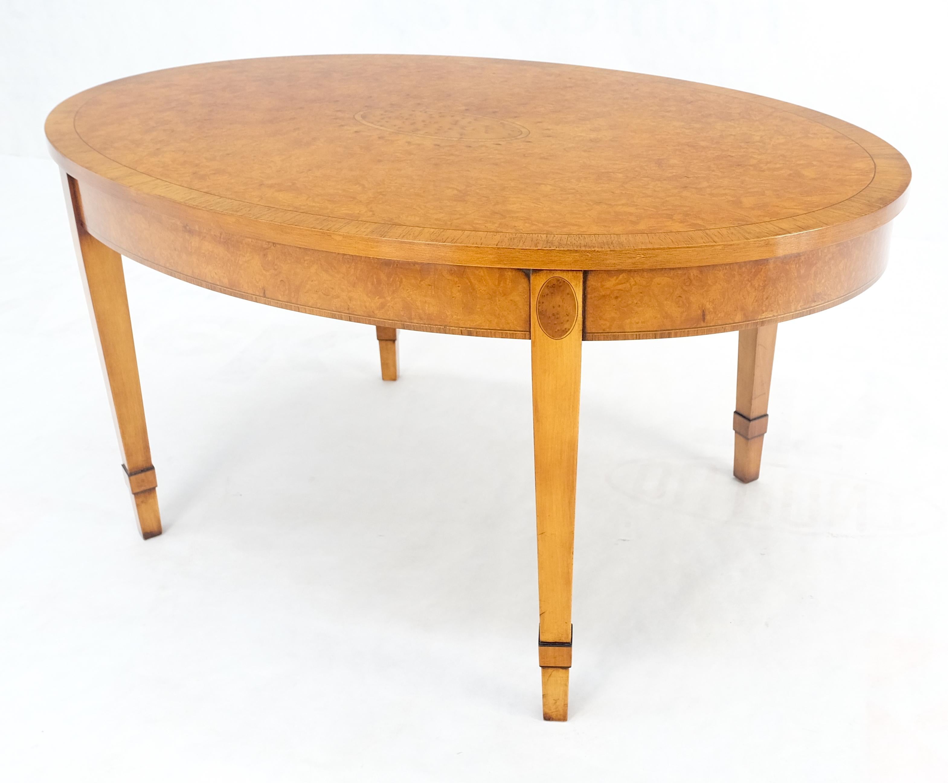 Fédéral Table basse centrale de style fédéral ovale en ronce de bois claire incrustée MINT ! en vente