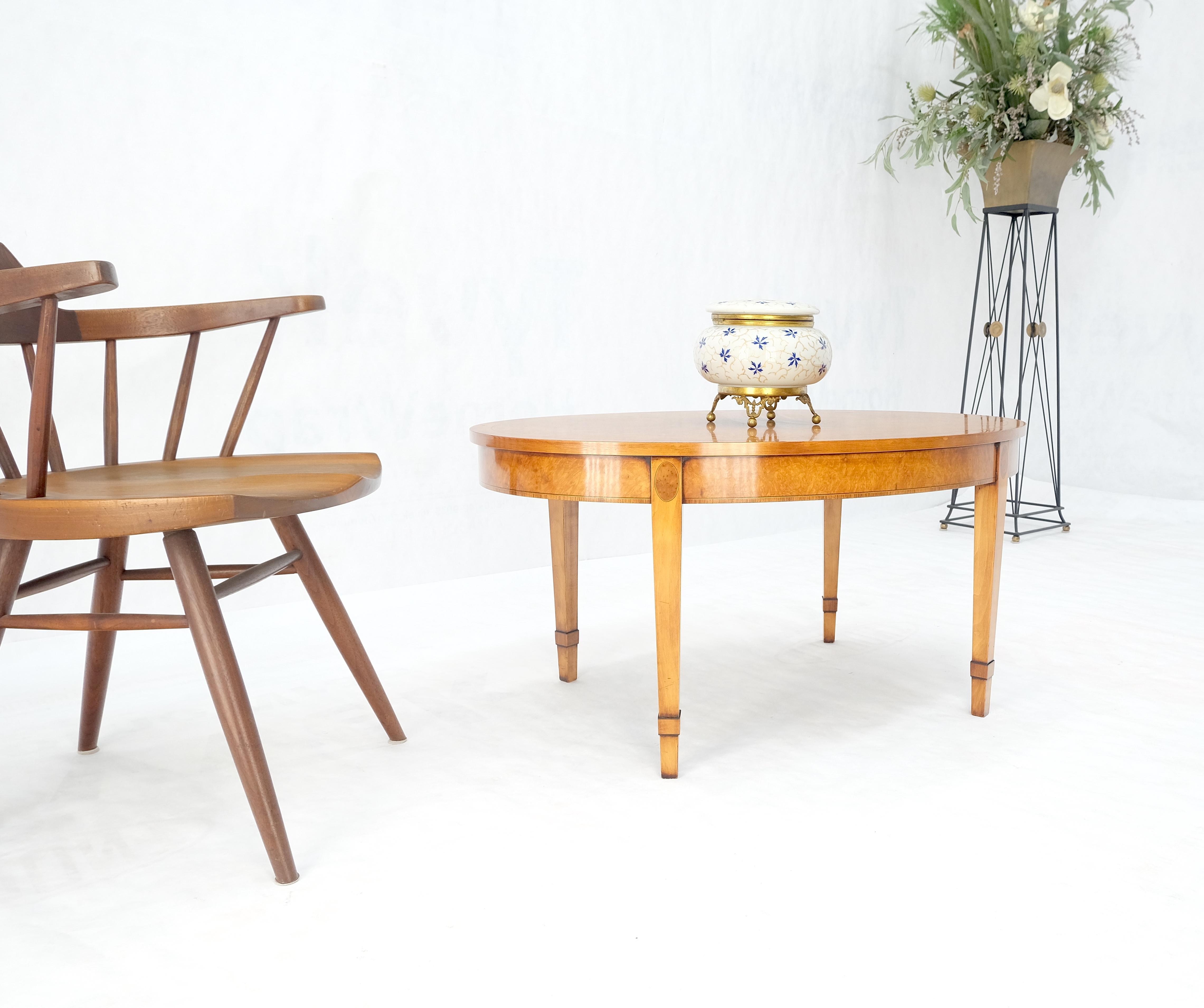 Table basse centrale de style fédéral ovale en ronce de bois claire incrustée MINT ! en vente 1