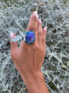Oval "Lightning ridge" Black Opal Cocktail Ring in Yellow Gold