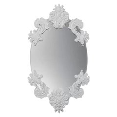 Specchio da parete ovale senza cornice in edizione limitata con porcellana bianca opaca e lucida