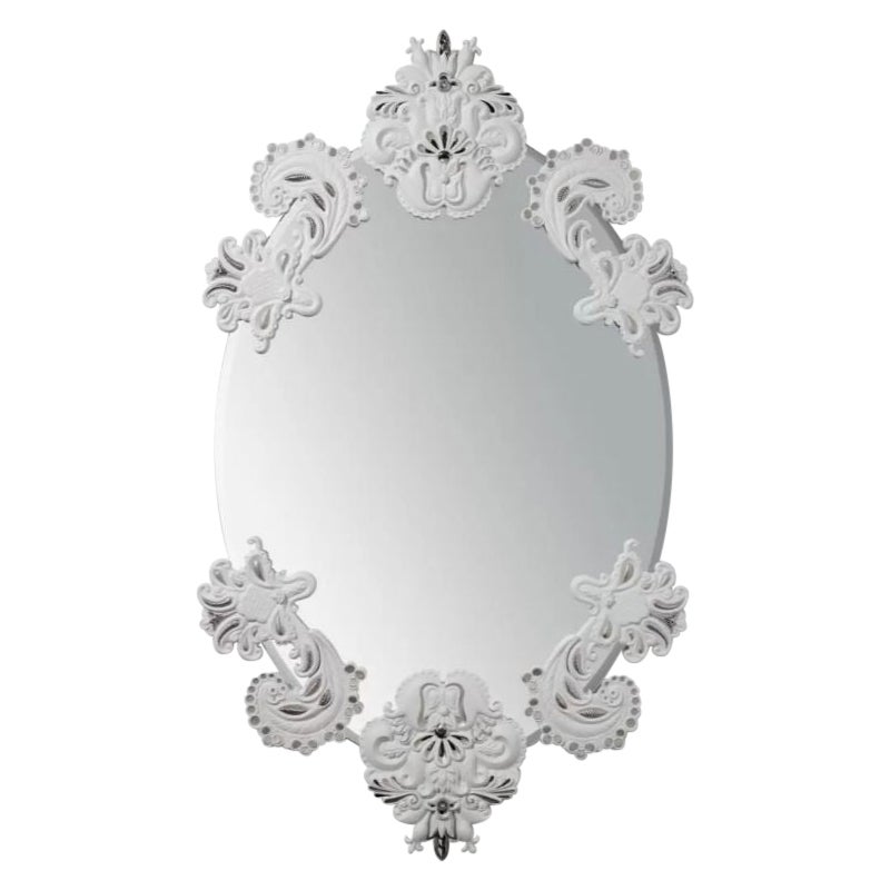 Specchio ovale da parete in edizione limitata senza cornice con porcellana bianca e lustro d'argento