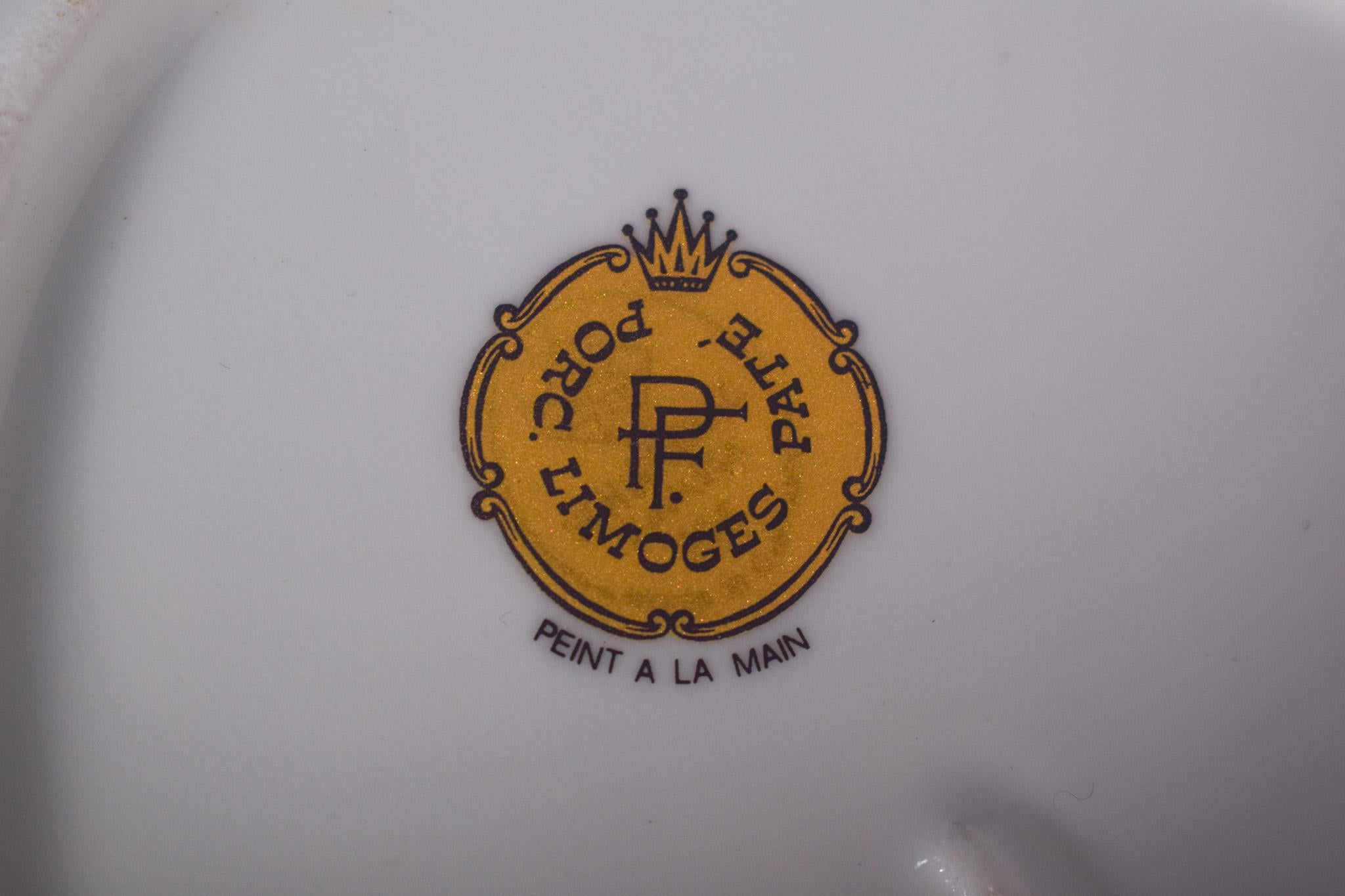 Plat de service ovale en porcelaine de Limoges, Portugal État moyen - En vente à Lisboa, Lisboa