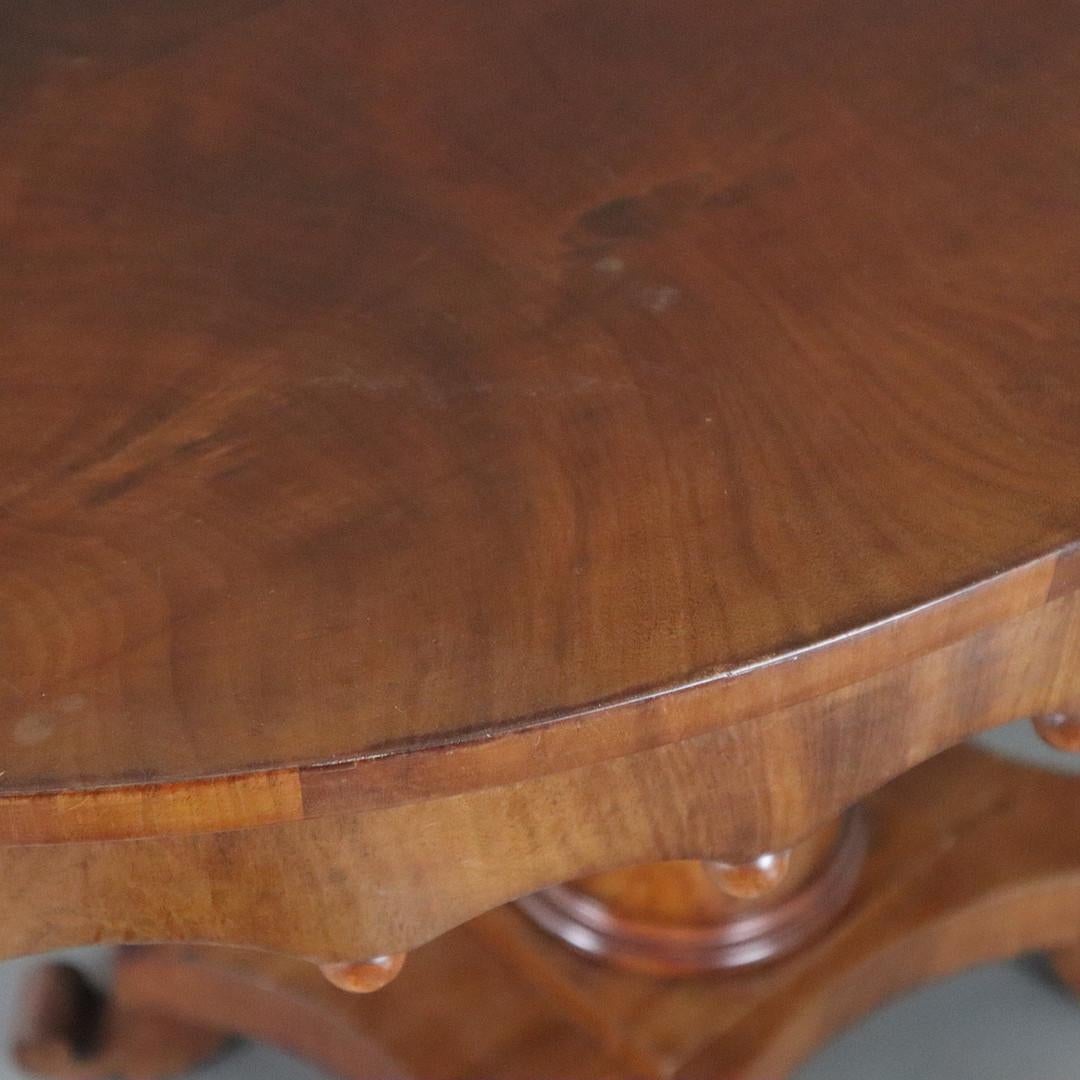 Oval Mahogany Side Table circa 1850 In Good Condition For Sale In BARCELONA, ES