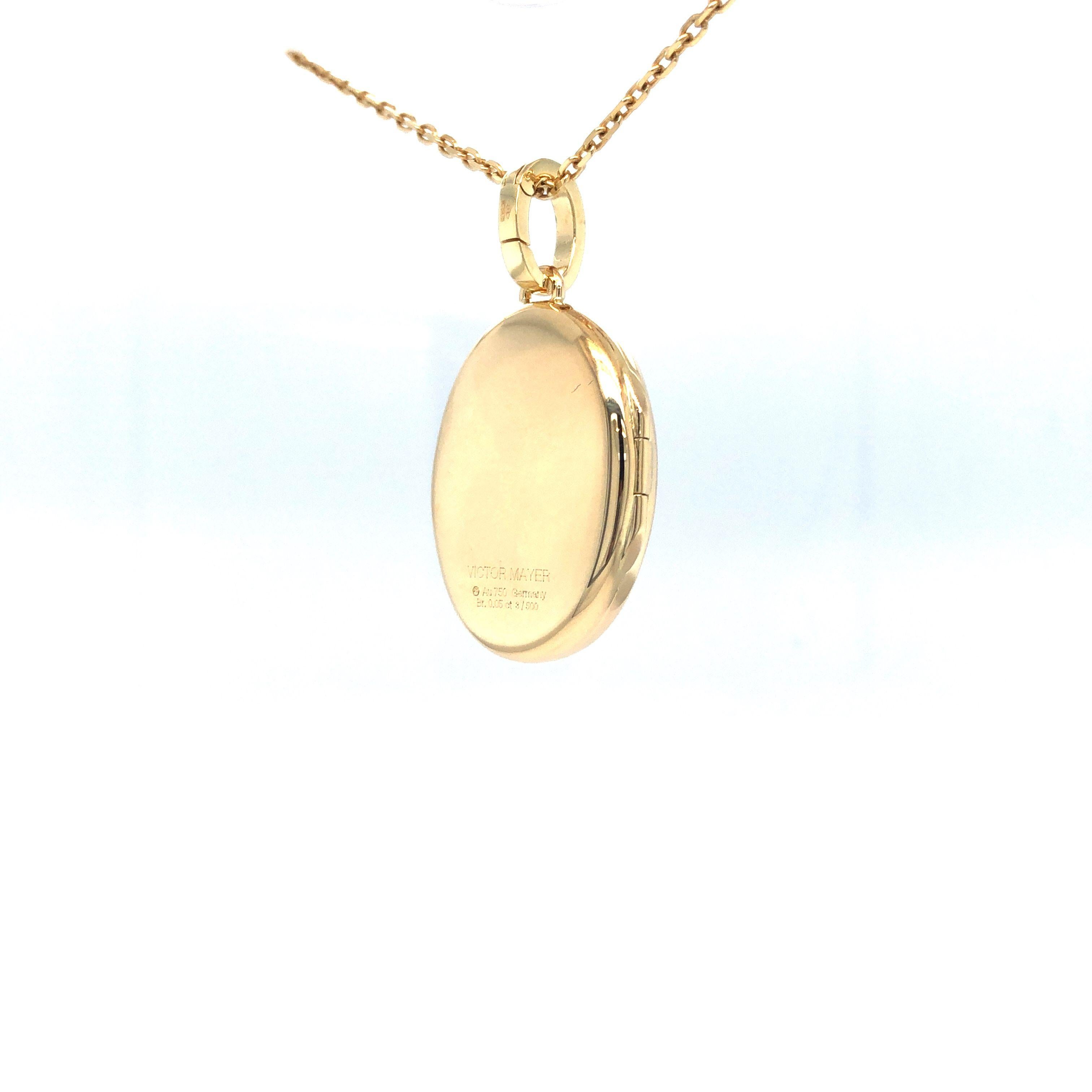 Oval Locket Pendant Necklace 18k YG Green Guilloche Enamel Sapphire 27 x 17 mm In New Condition For Sale In Pforzheim, DE