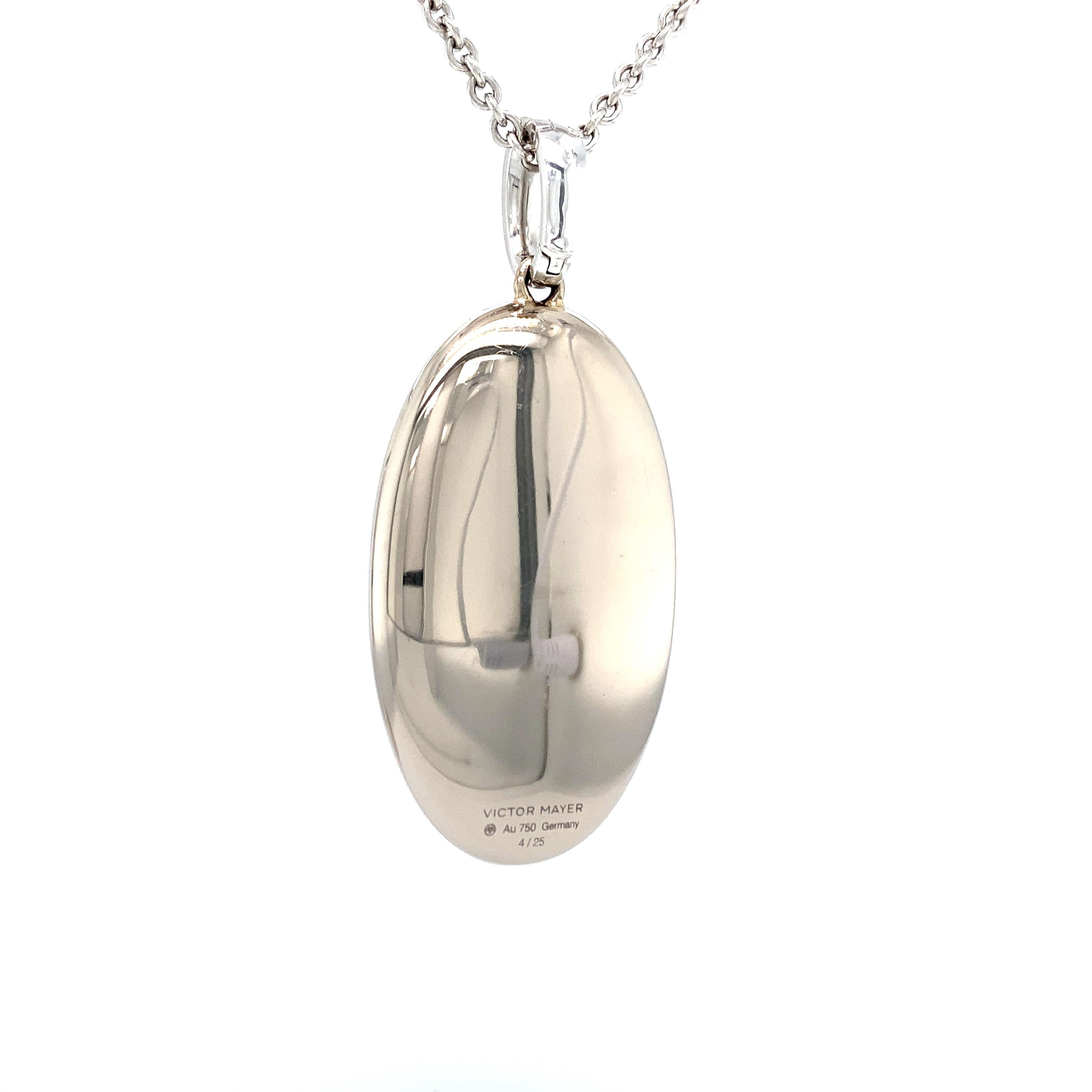 Oval Locket Pendant 18k White Gold Green Enamel 35 Diamonds 16 Emeralds Cabochon For Sale 1