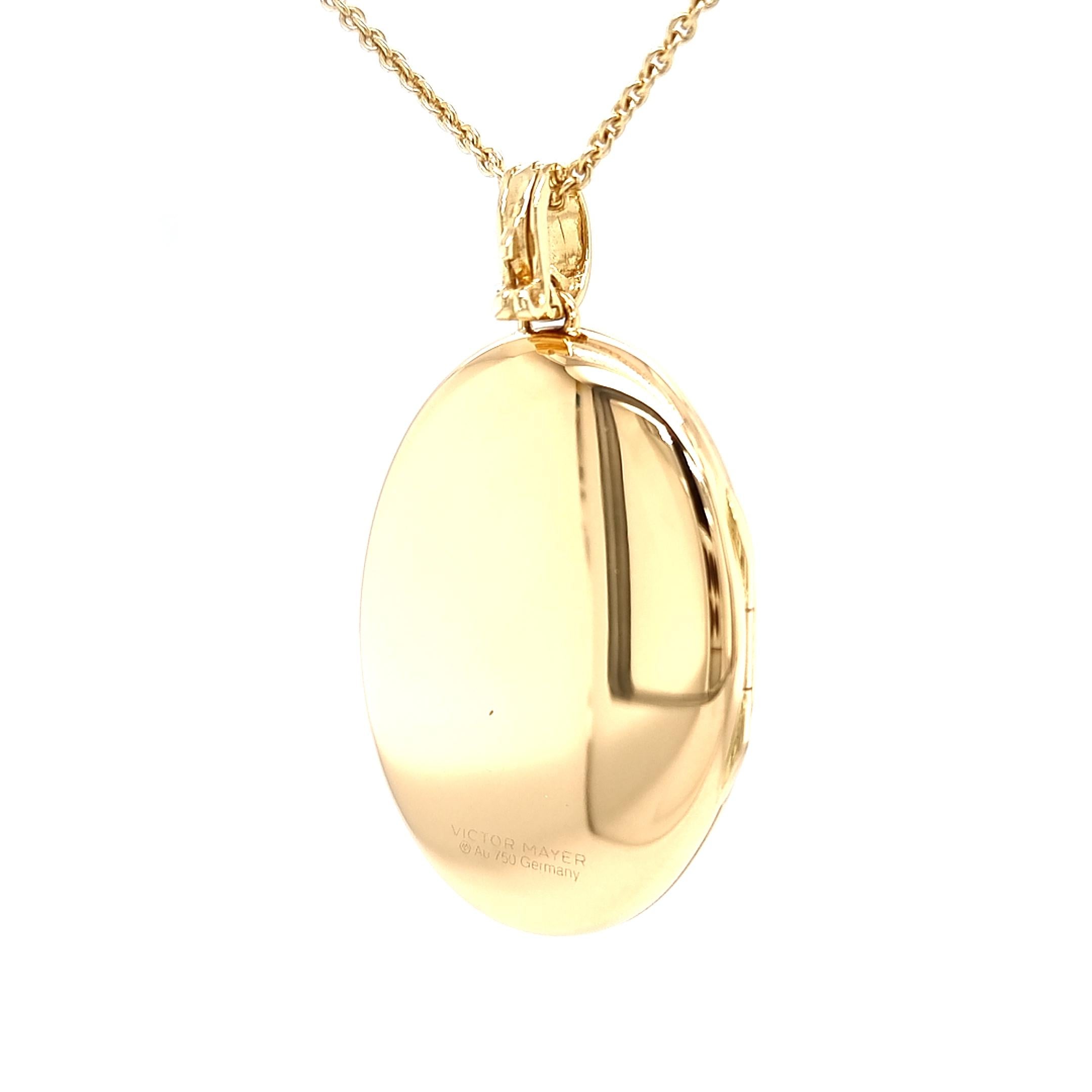 Women's Oval Locket Pendant - Sutiable for Hand Engraving -  Measurements 40 mm x 30 mm For Sale