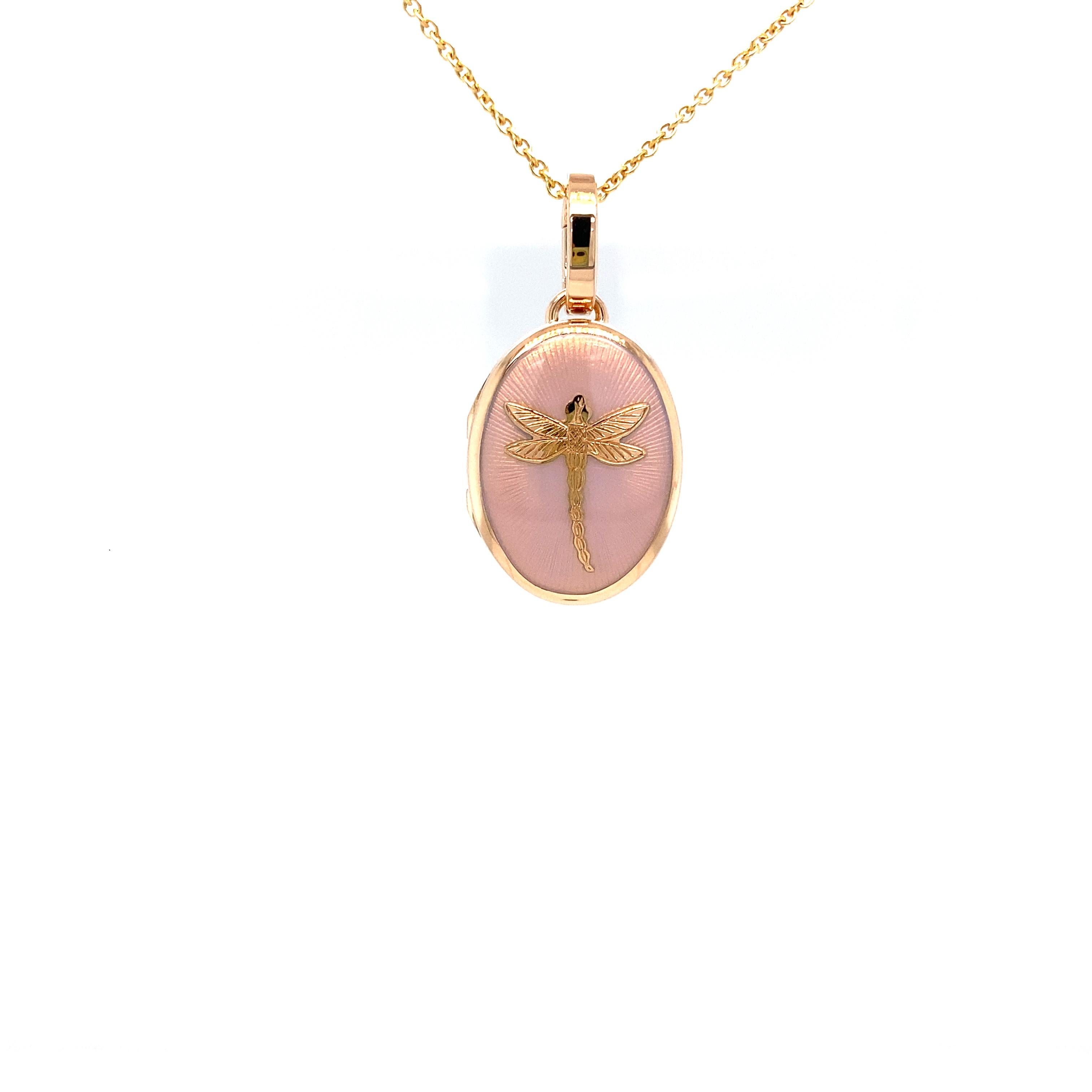 Oval Locket Pendant Dragonfly - 18k Rose Gold - Opalescent Pink Enamel Guilloche For Sale 3