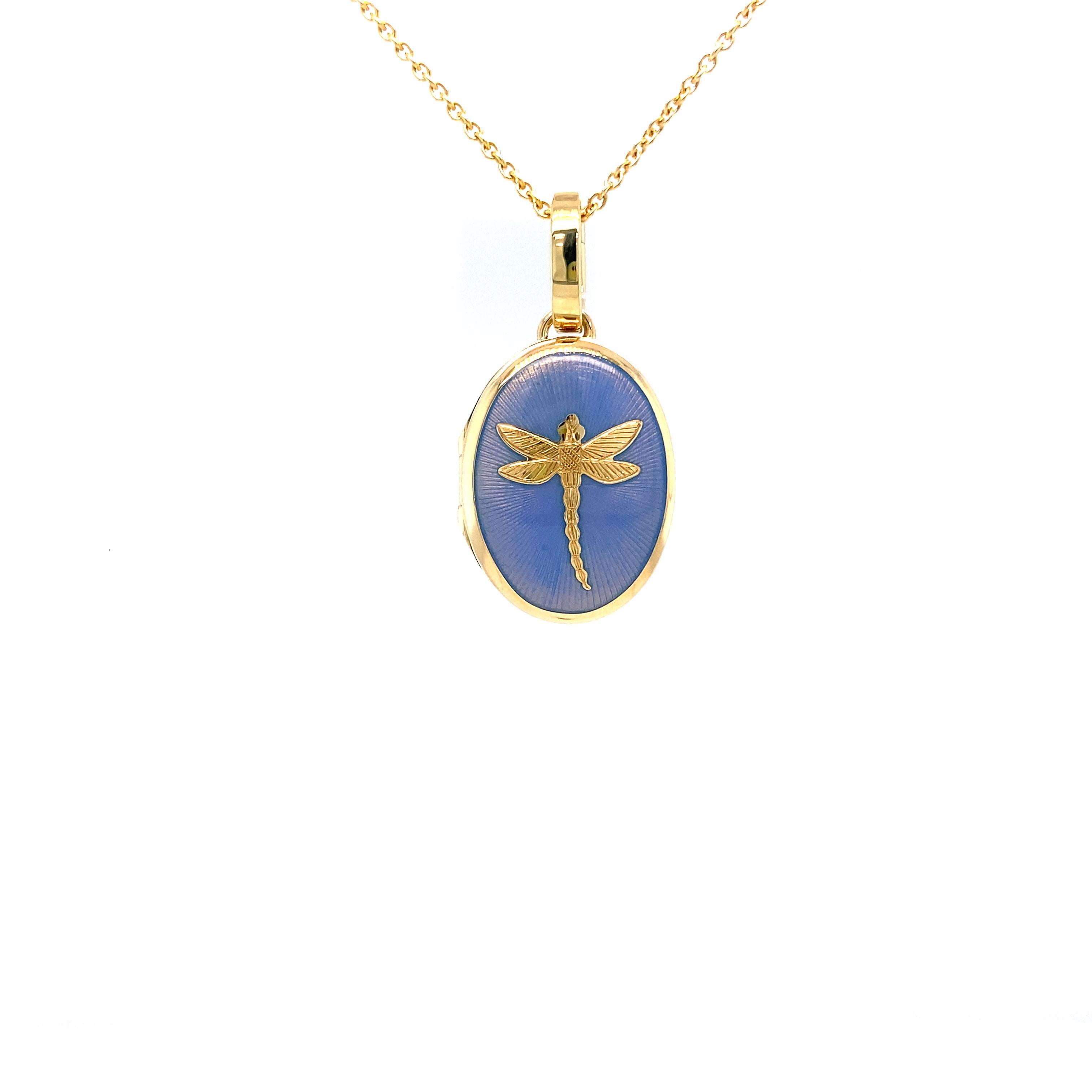 Pendentif libellule ovale en or jaune 18 carats, émail bleu opalescent et guilloché en vente 3