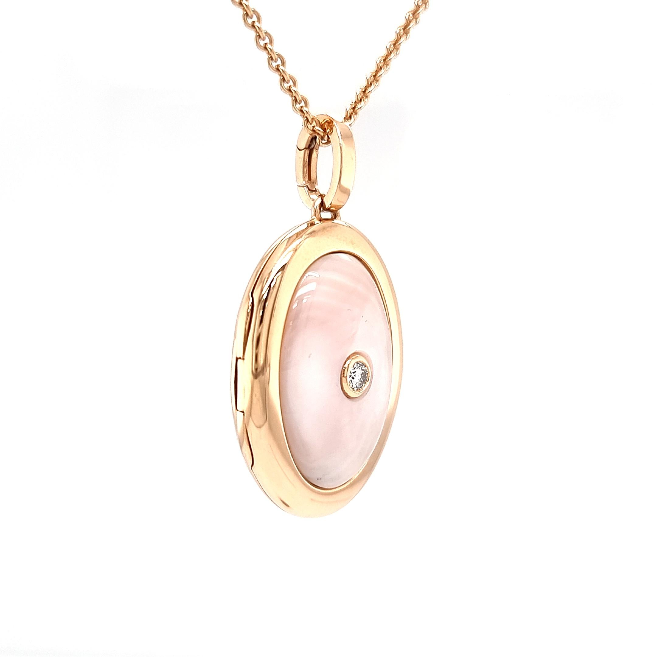 Brilliant Cut Oval Locket Pendant Necklace - 18k Rose Gold - 1 Diamond 0.10 ct H VS Pink Pearl For Sale