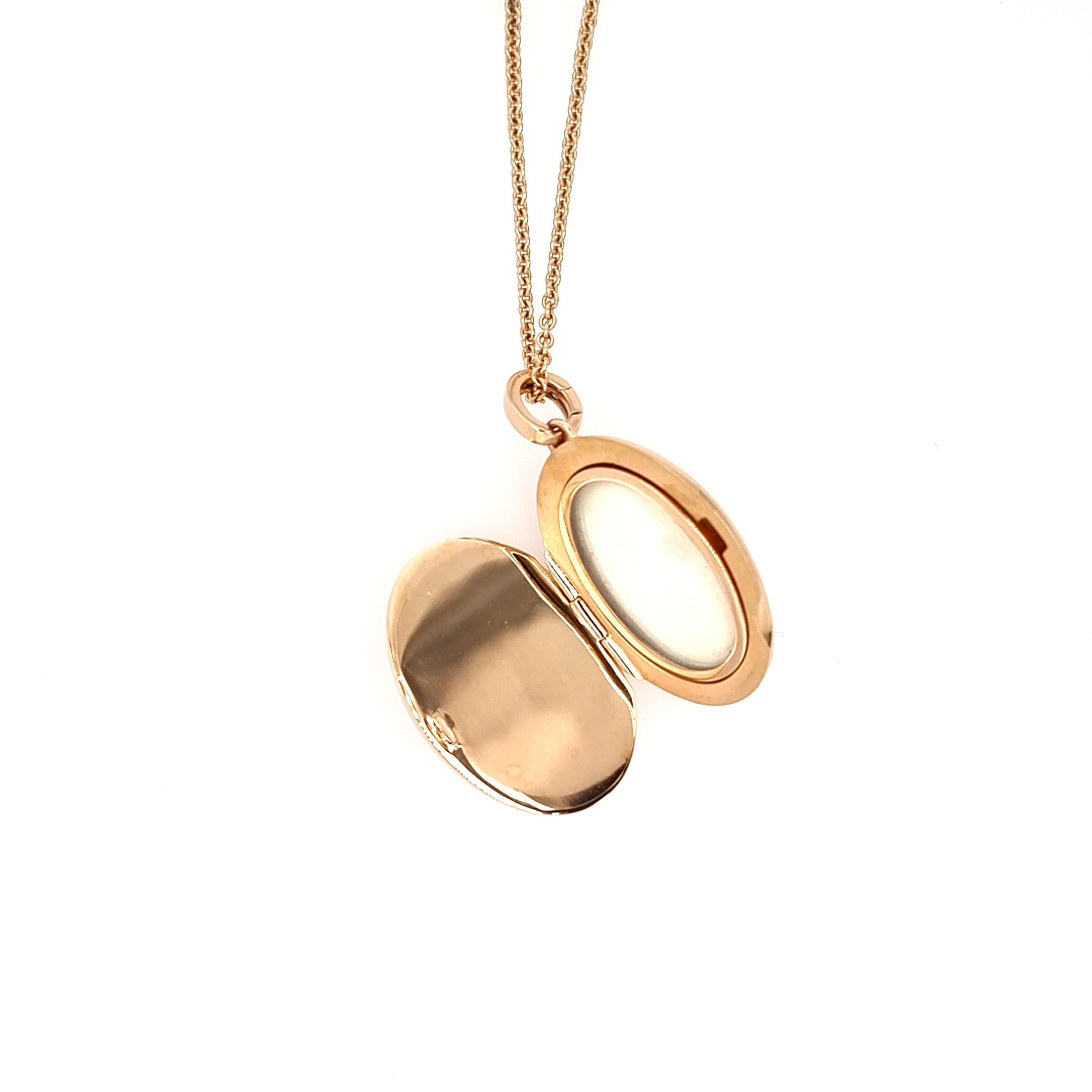 Oval Locket Pendant Necklace - 18k Rose Gold - 1 Diamond 0.10 ct H VS Pink Pearl For Sale 1
