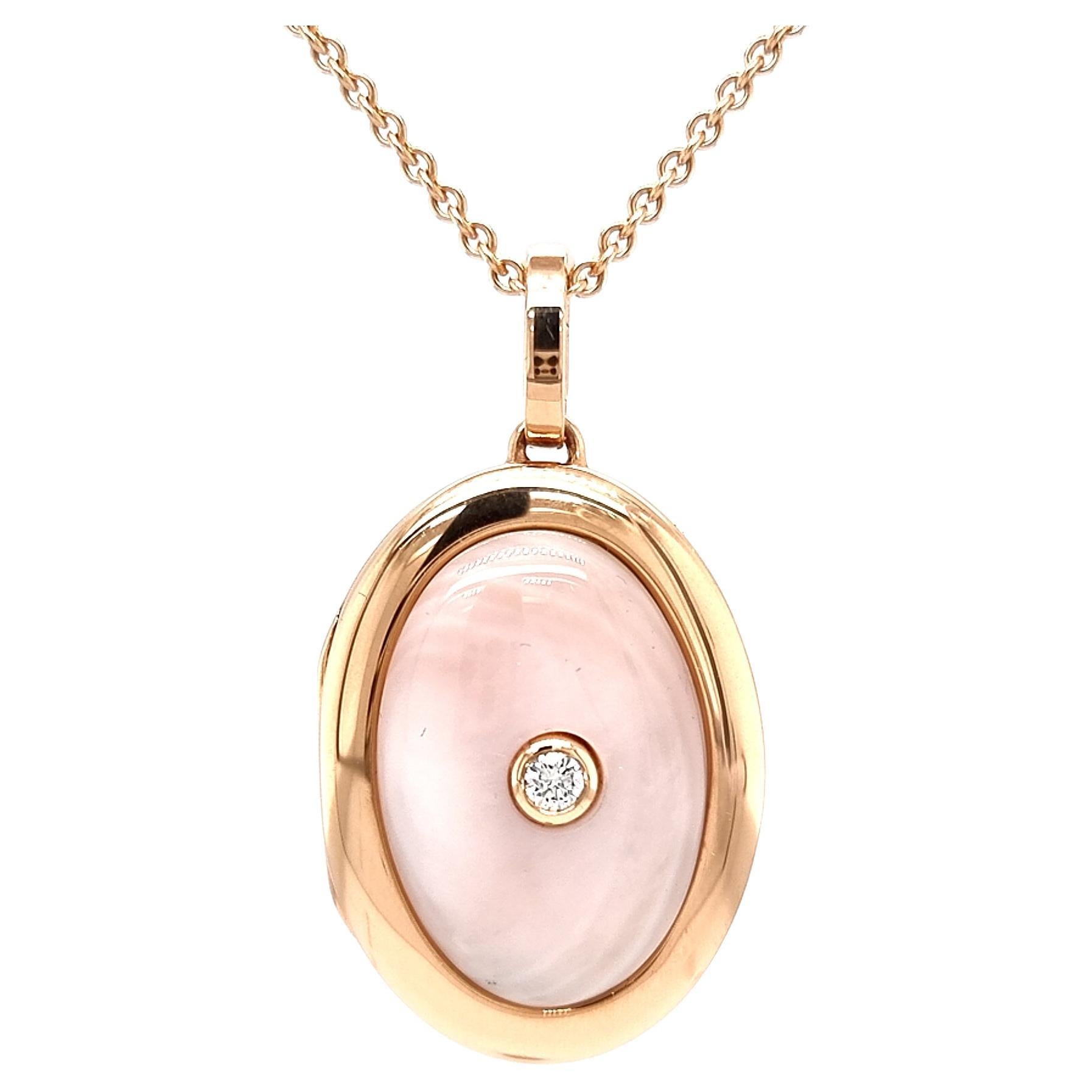 Collier pendentif médaillon ovale en or rose 18 carats - 1 diamant 0,10 ct H VS perle rose en vente