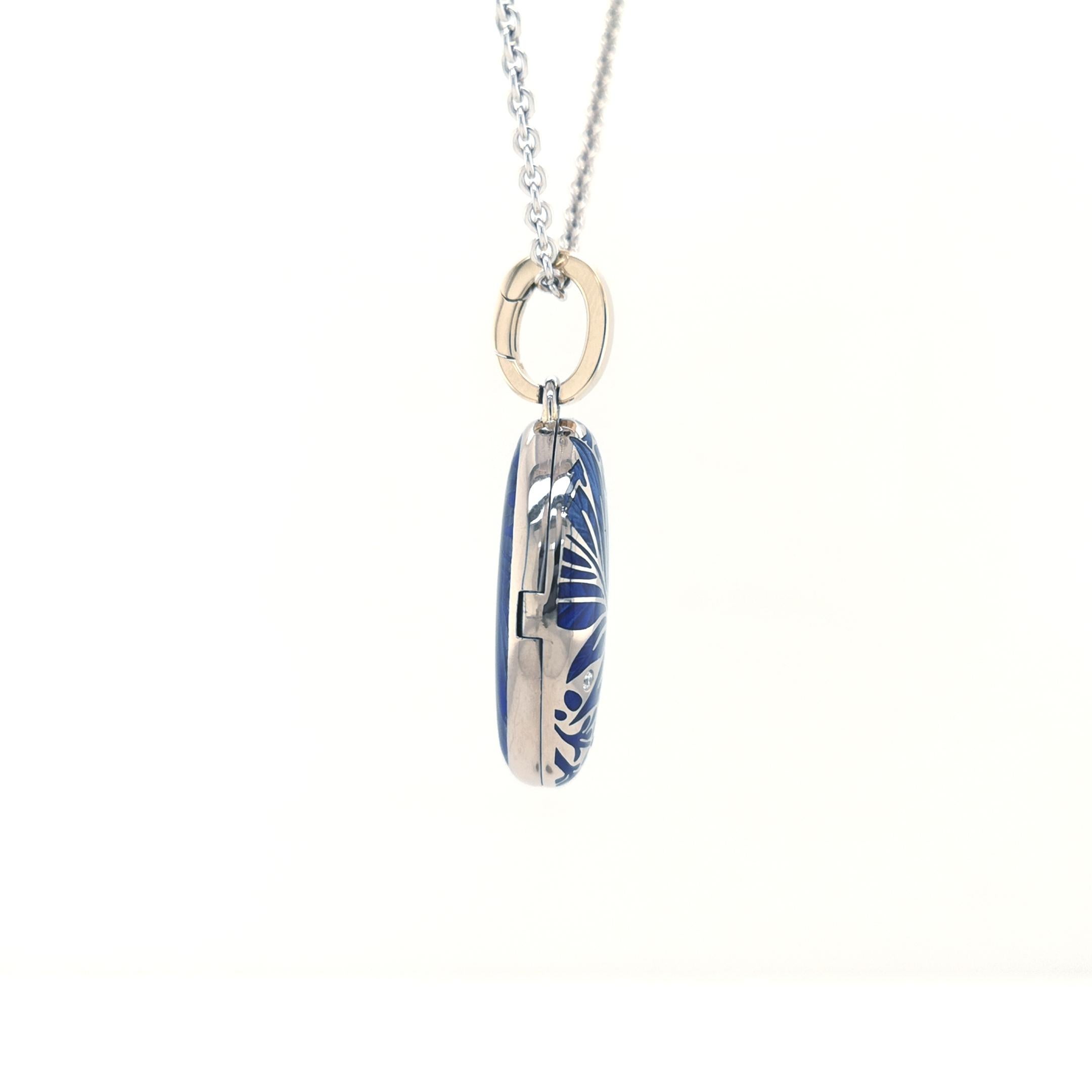 Collier pendentif médaillon ovale en or blanc 18 carats, émail bleu vitreous et 3 diamants  en vente 1