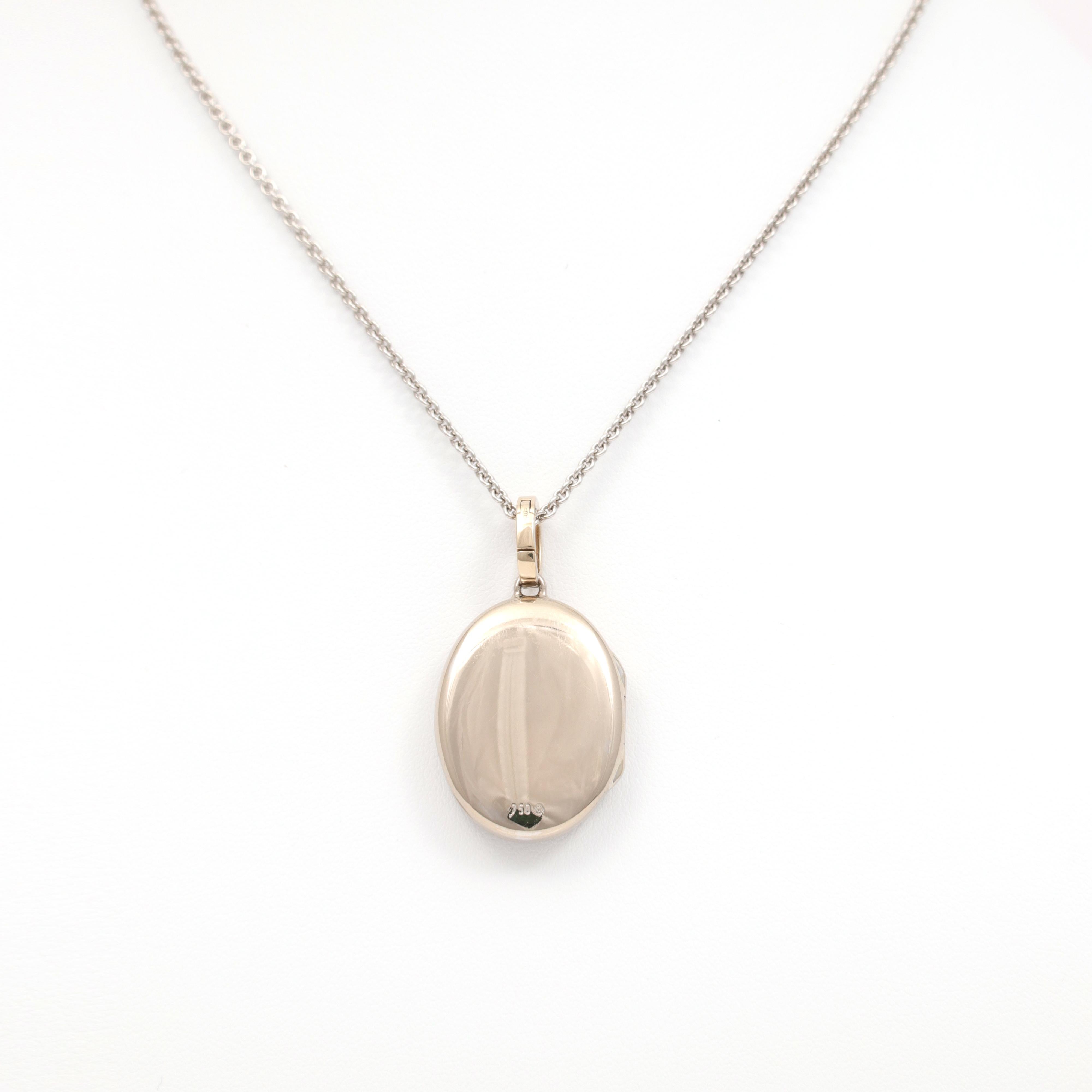Collier pendentif médaillon ovale en or blanc 18 carats, émail vert et 8 diamants 0,16 carat H VS Neuf - En vente à Pforzheim, DE